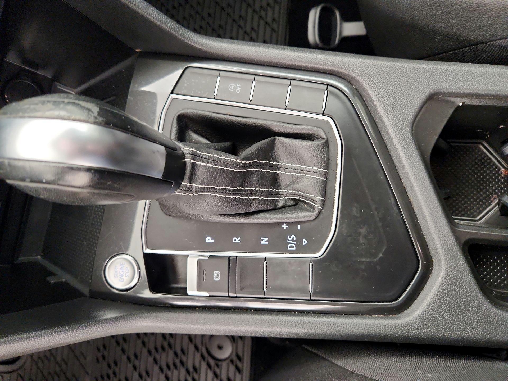 Thumbnail: 2021 Volkswagen Tiguan - 17