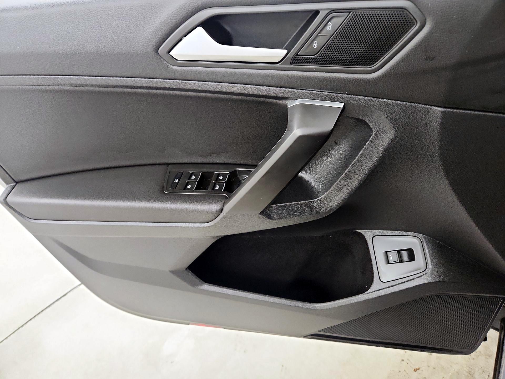 Thumbnail: 2021 Volkswagen Tiguan - 12