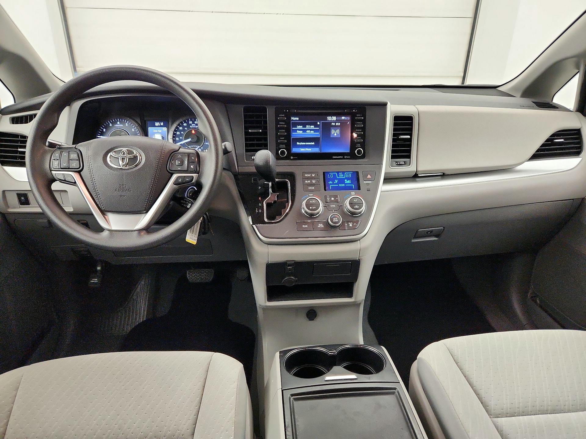 Thumbnail: 2020 Toyota Sienna - 9