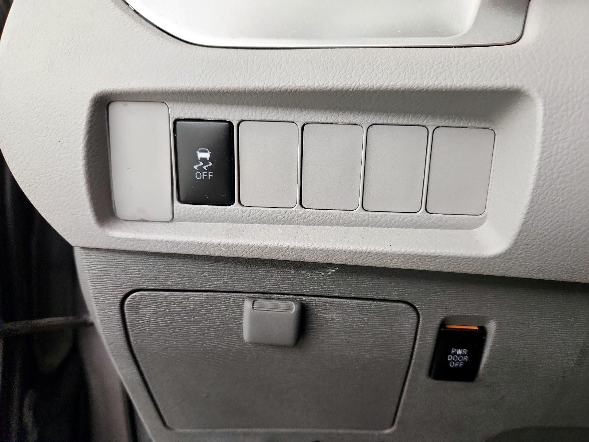 Thumbnail: 2020 Toyota Sienna - 13