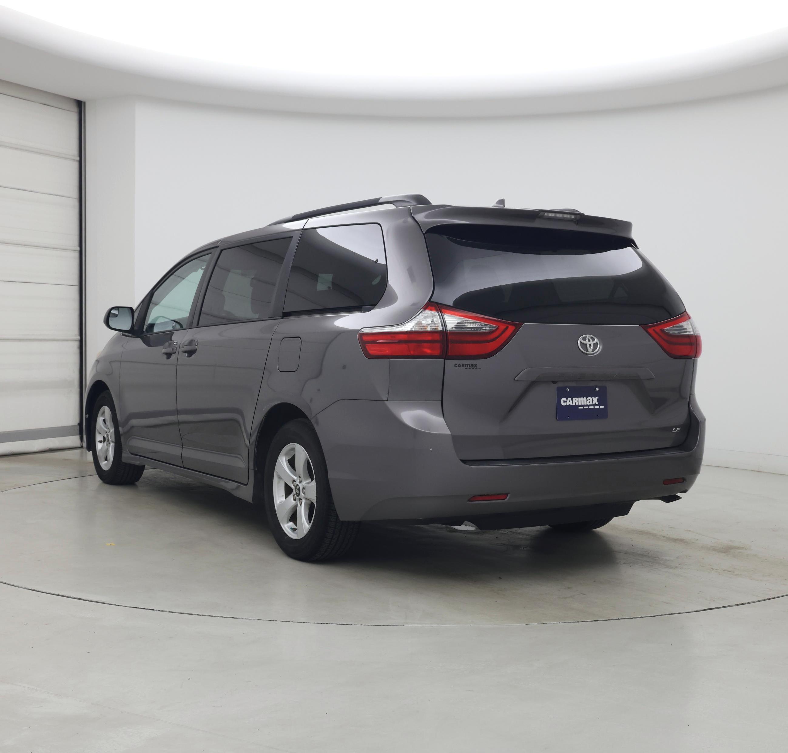 Thumbnail: 2020 Toyota Sienna - 2