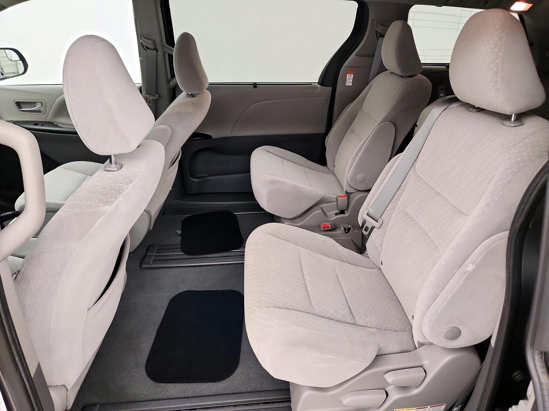 Thumbnail: 2020 Toyota Sienna - 19