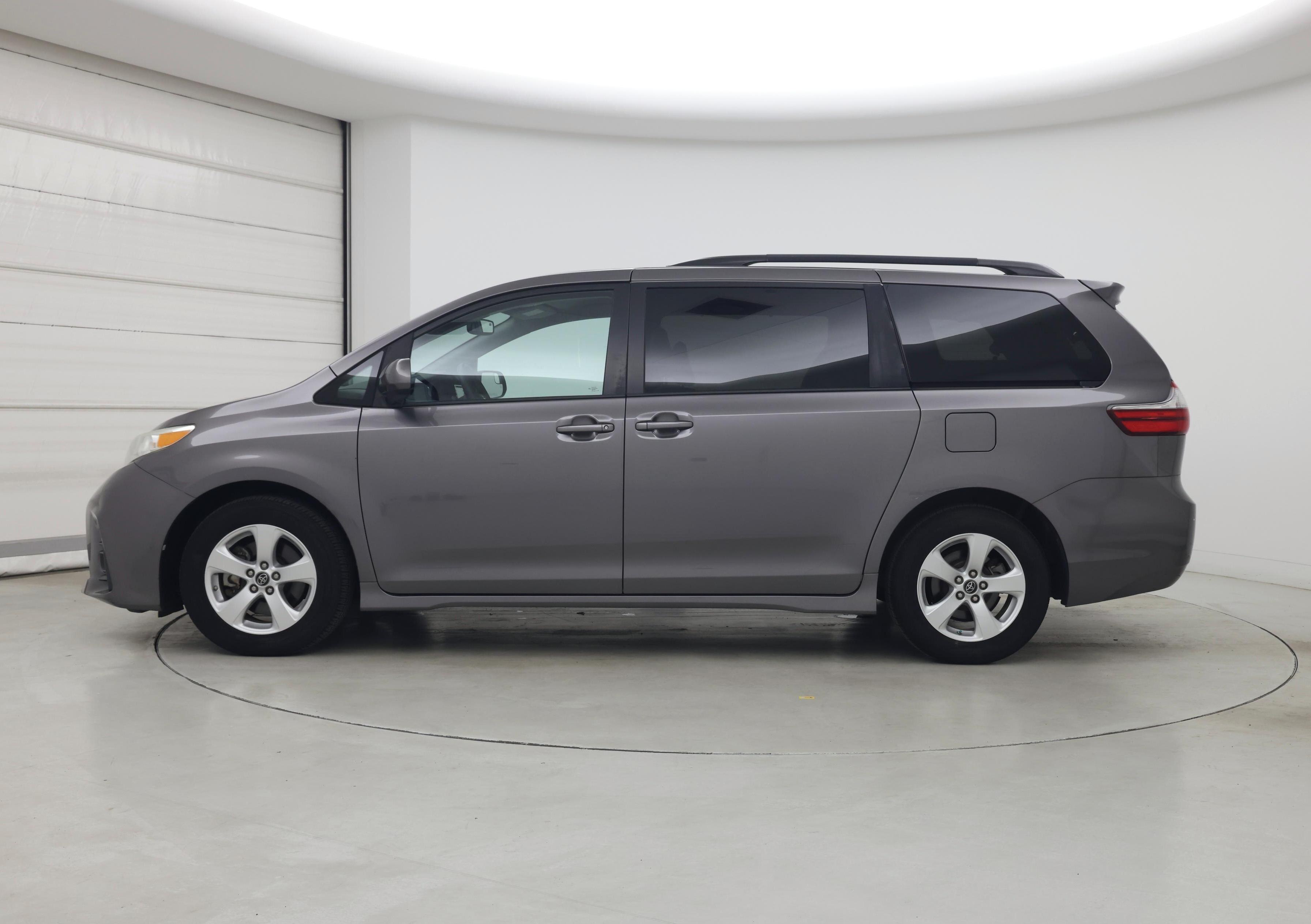 Thumbnail: 2020 Toyota Sienna - 3