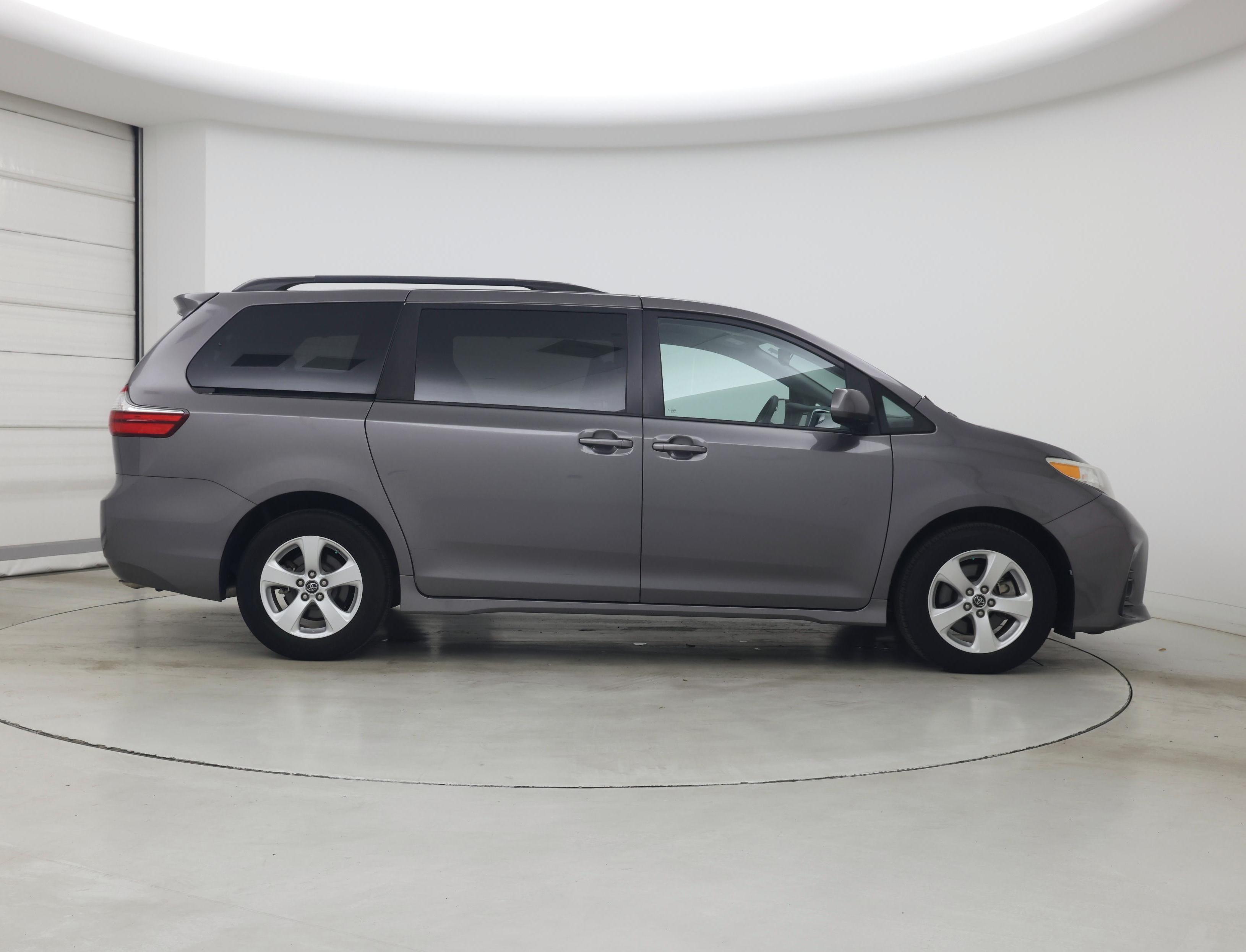 Thumbnail: 2020 Toyota Sienna - 7