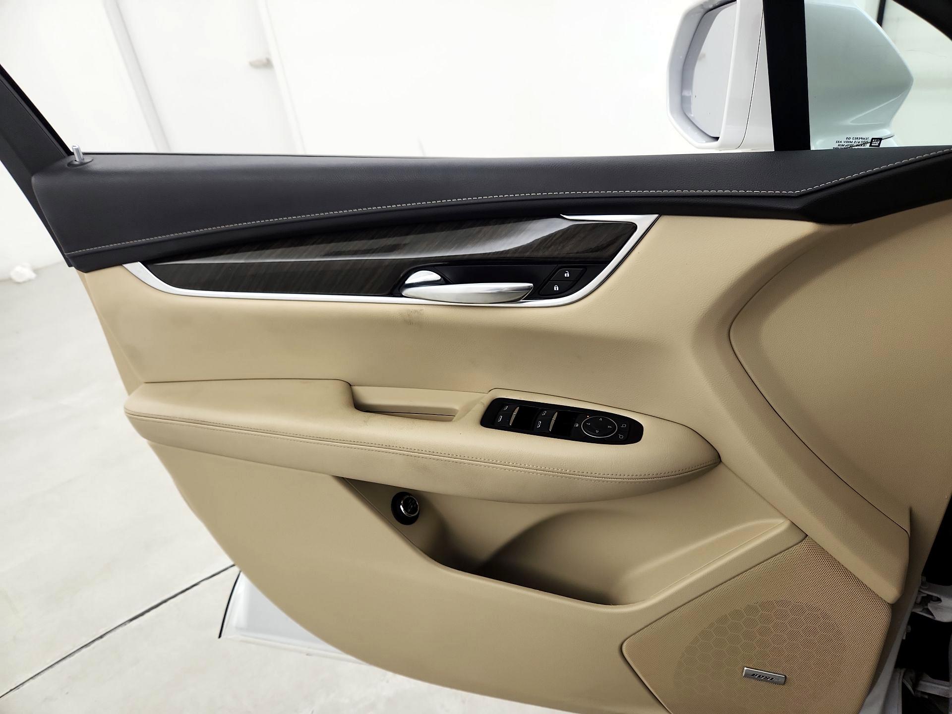 Thumbnail: 2017 Cadillac XT5 - 12