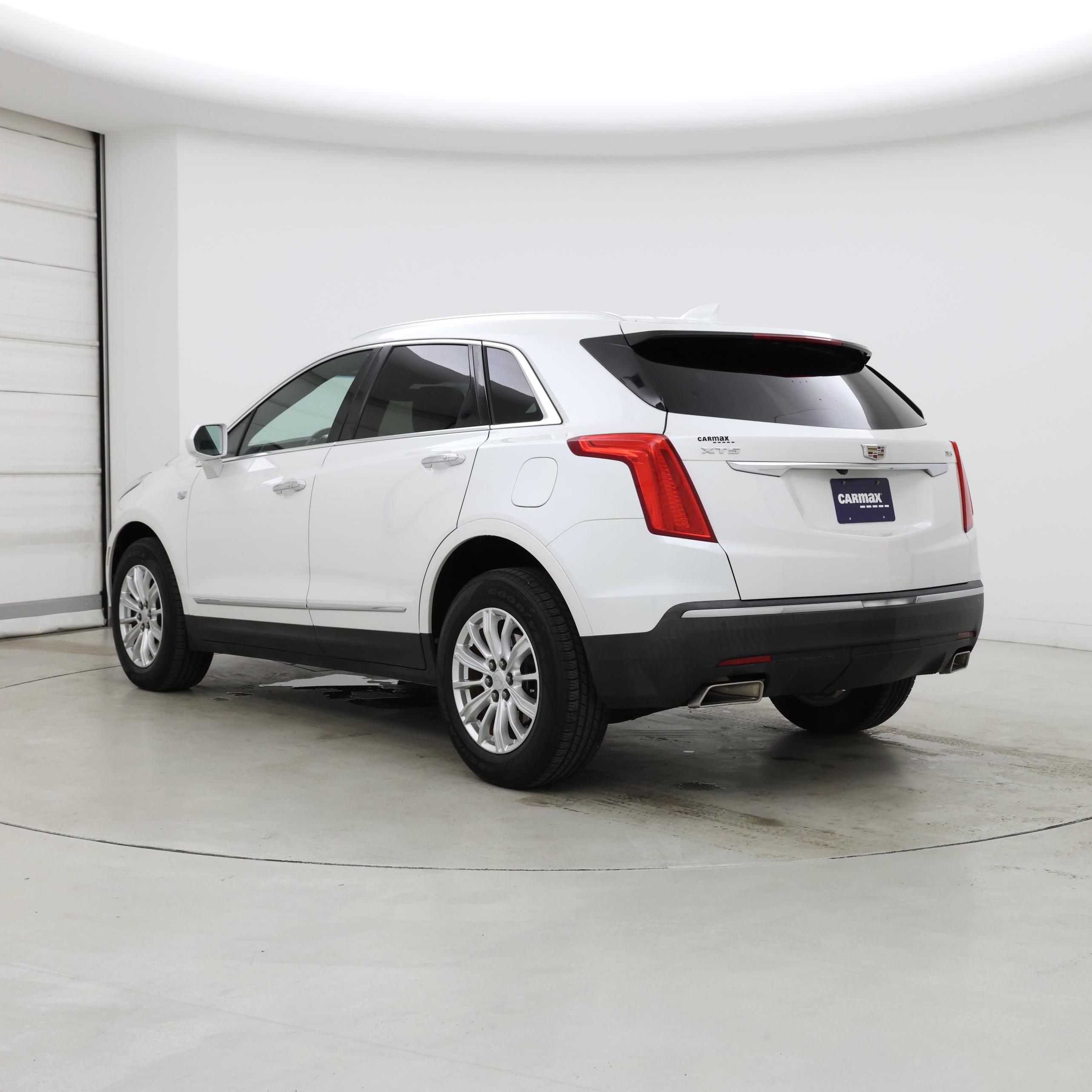 Thumbnail: 2017 Cadillac XT5 - 2