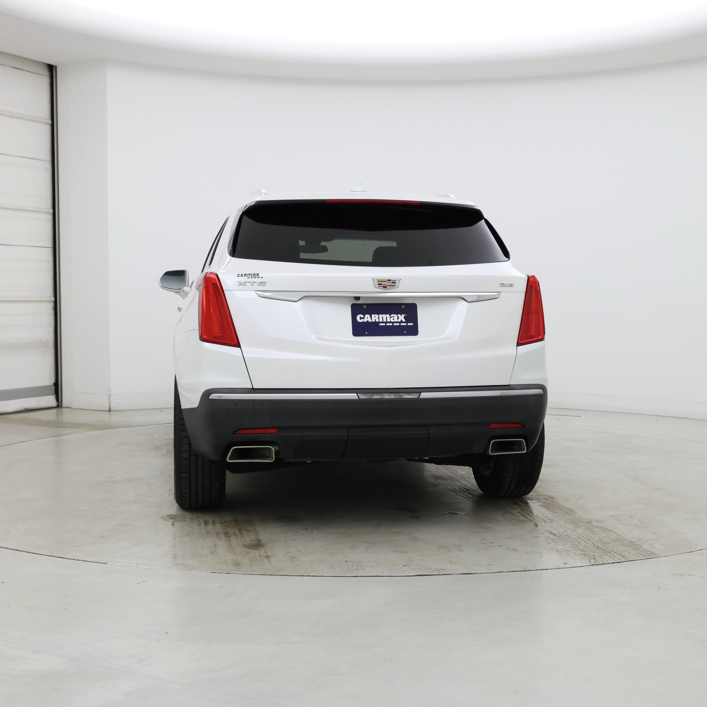 Thumbnail: 2017 Cadillac XT5 - 6