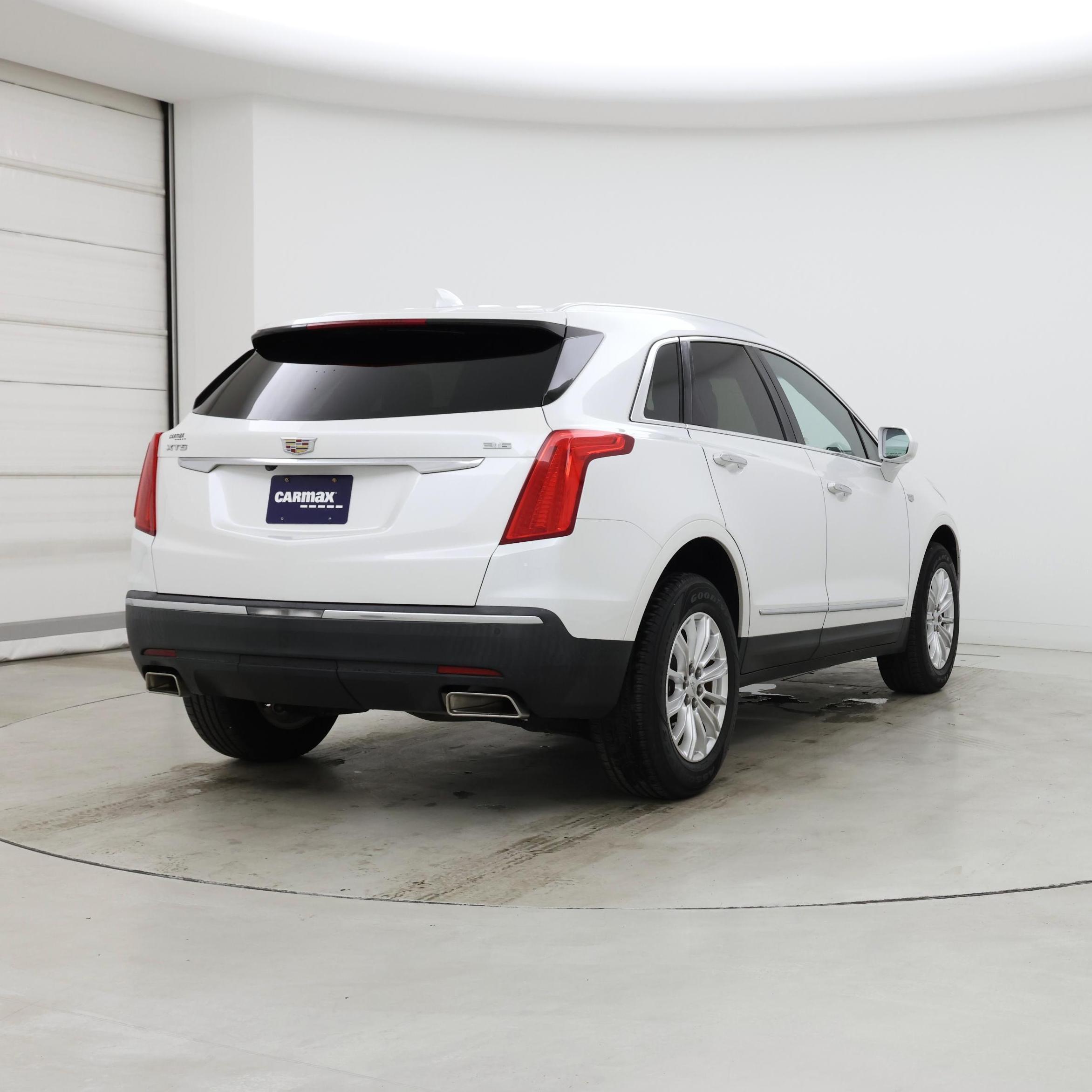Thumbnail: 2017 Cadillac XT5 - 8