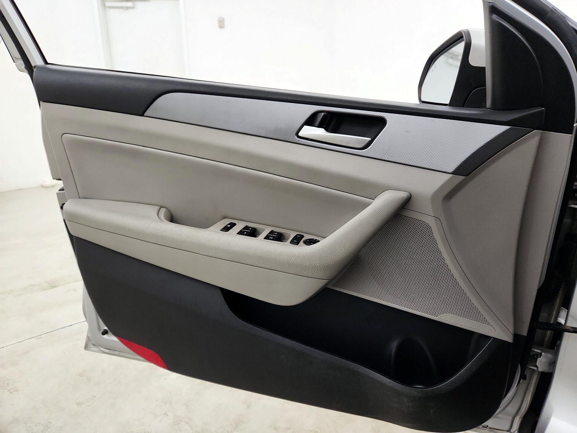 Thumbnail: 2019 Hyundai Sonata - 10