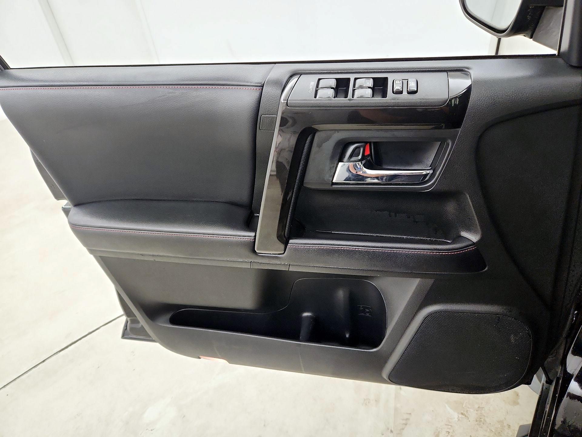 Thumbnail: 2019 Toyota 4Runner - 12