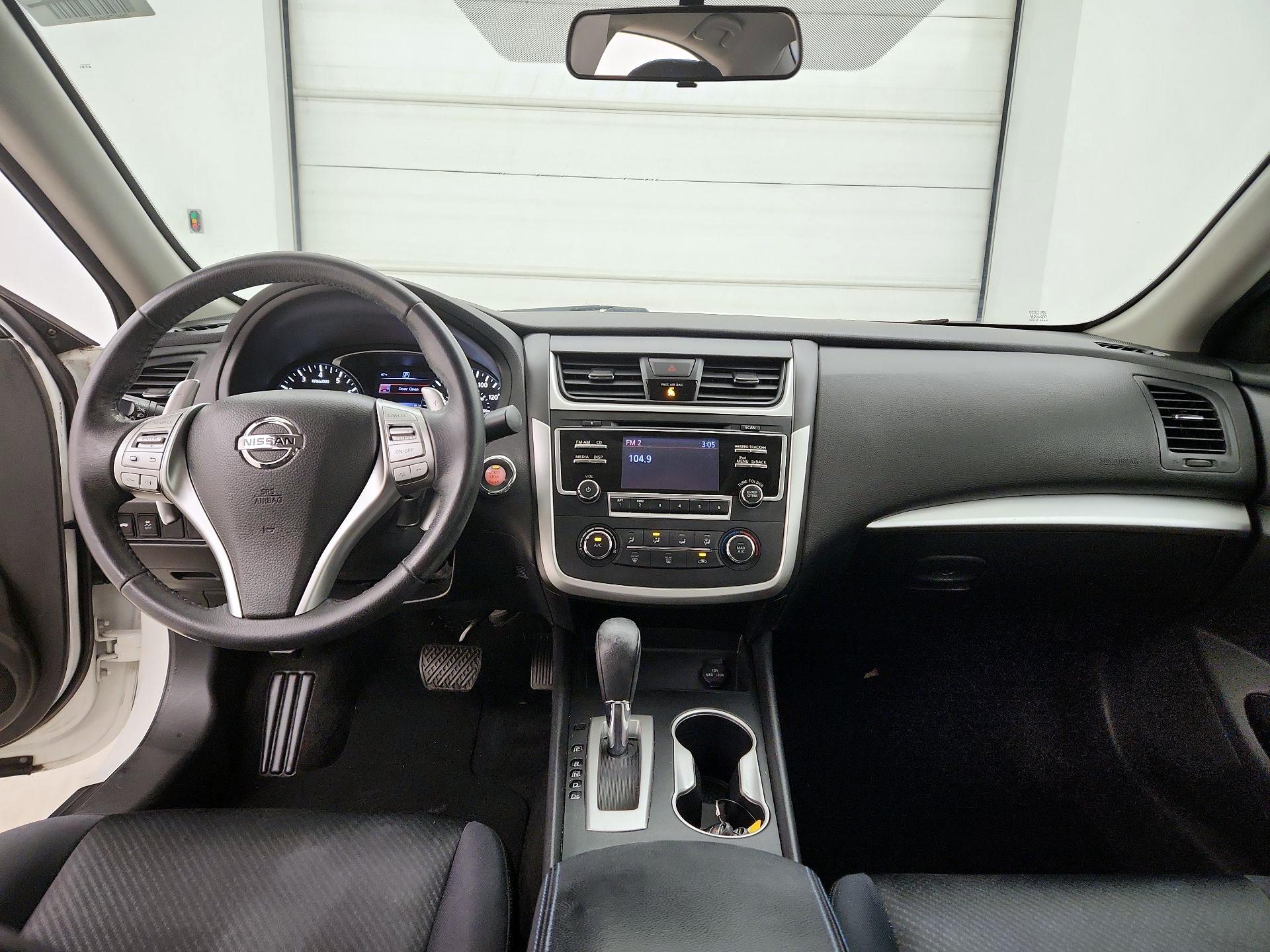 Thumbnail: 2017 Nissan Altima - 9