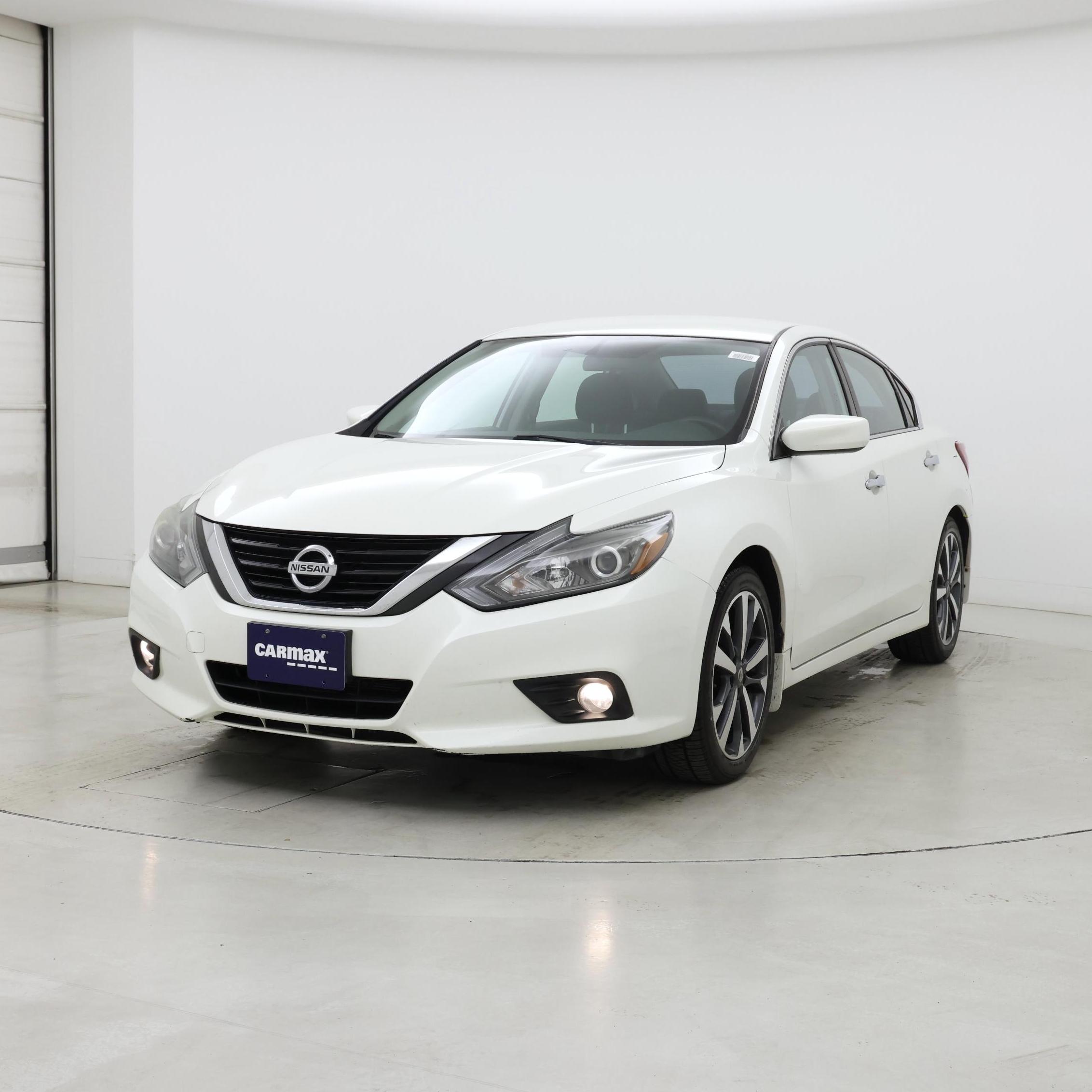 Thumbnail: 2017 Nissan Altima - 4