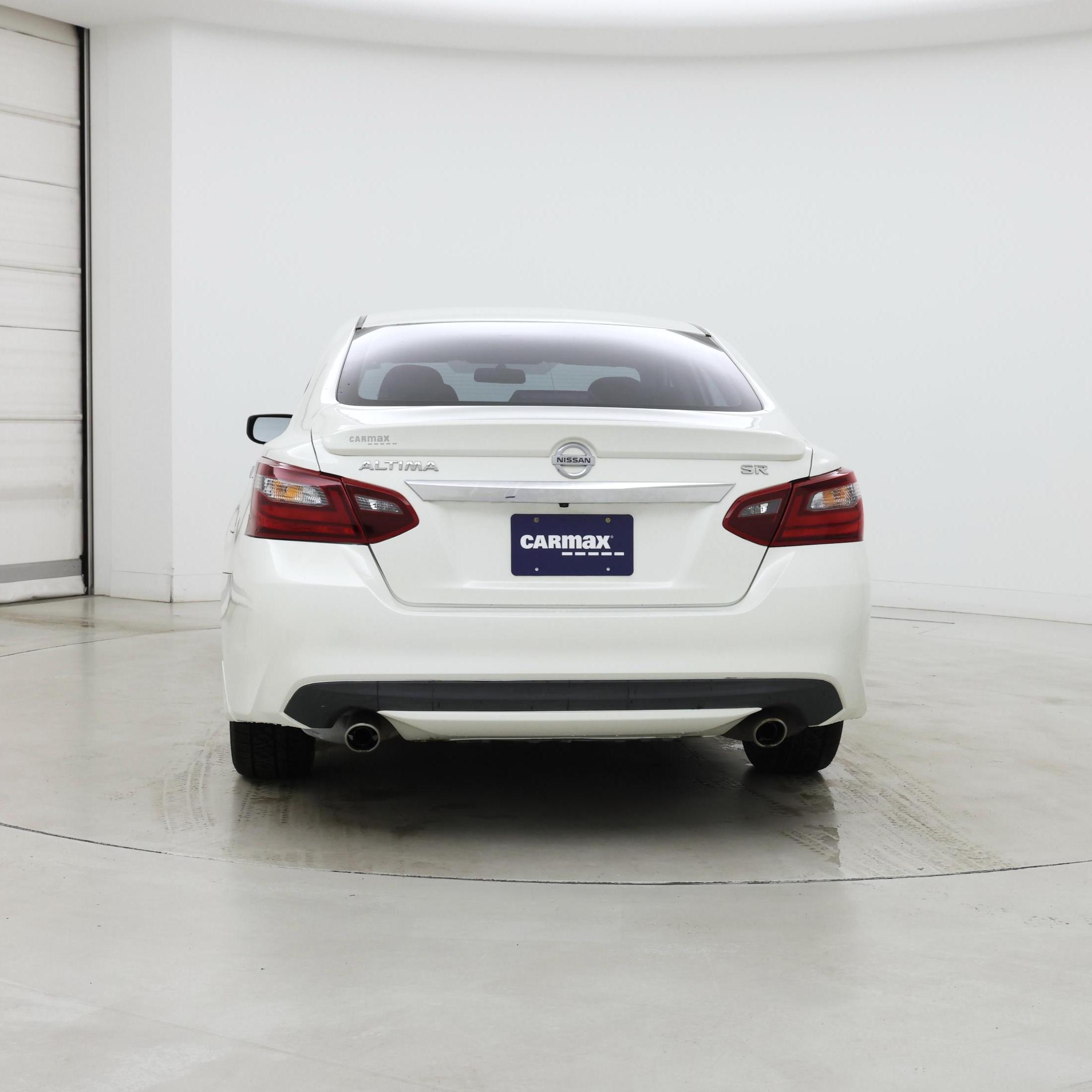 Thumbnail: 2017 Nissan Altima - 6