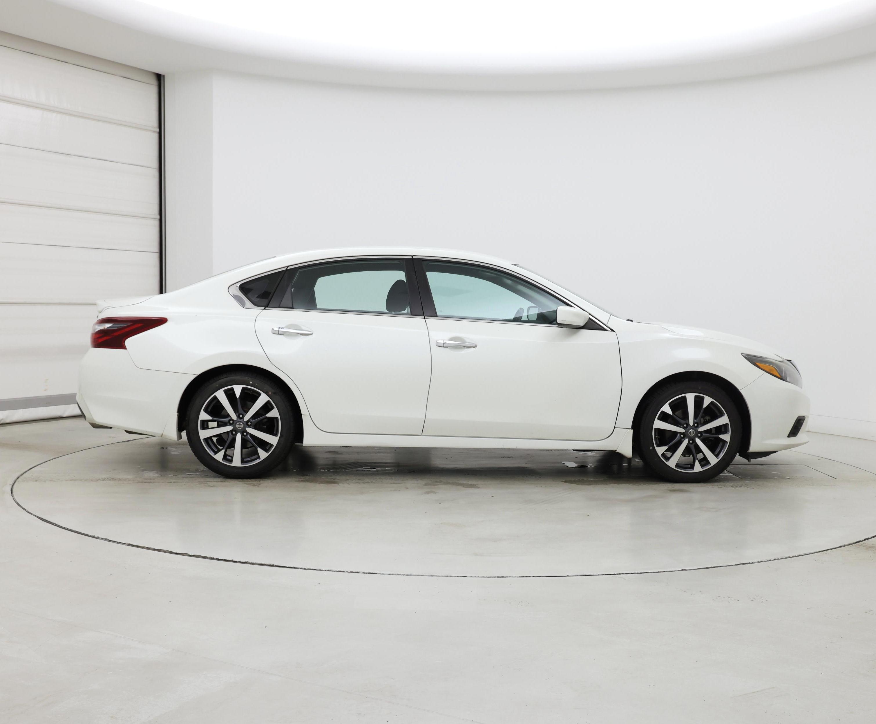 Thumbnail: 2017 Nissan Altima - 7