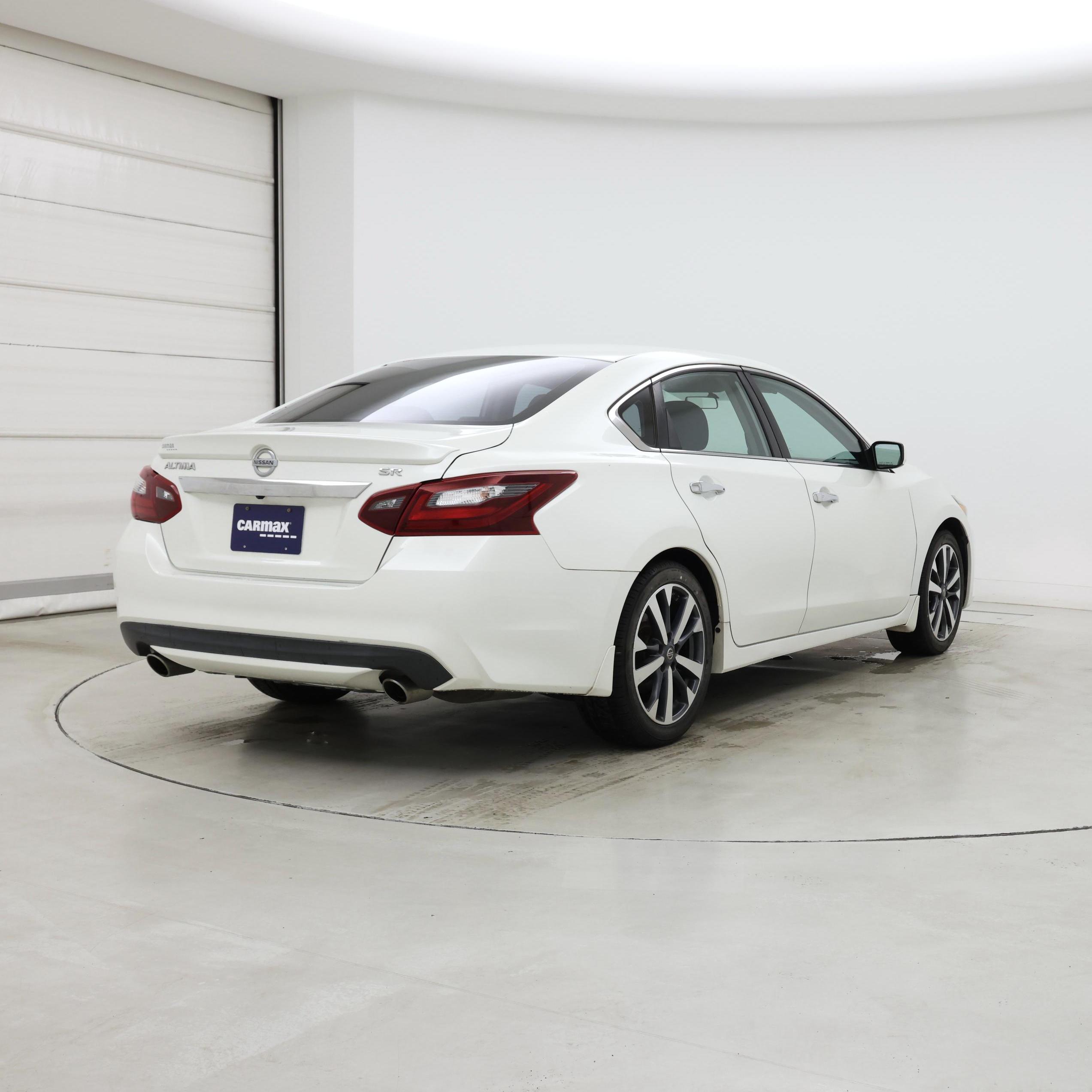 Thumbnail: 2017 Nissan Altima - 8