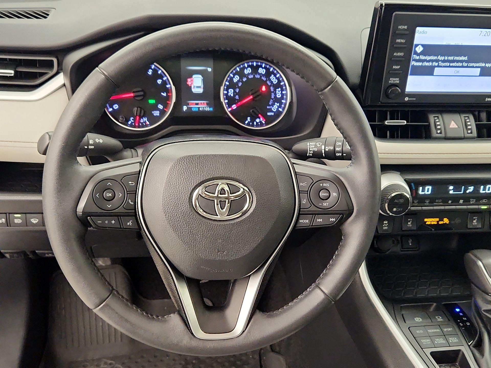 Thumbnail: 2021 Toyota RAV4 - 10