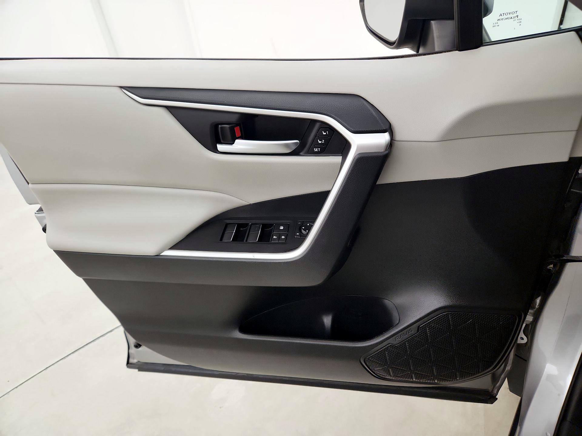 Thumbnail: 2021 Toyota RAV4 - 12