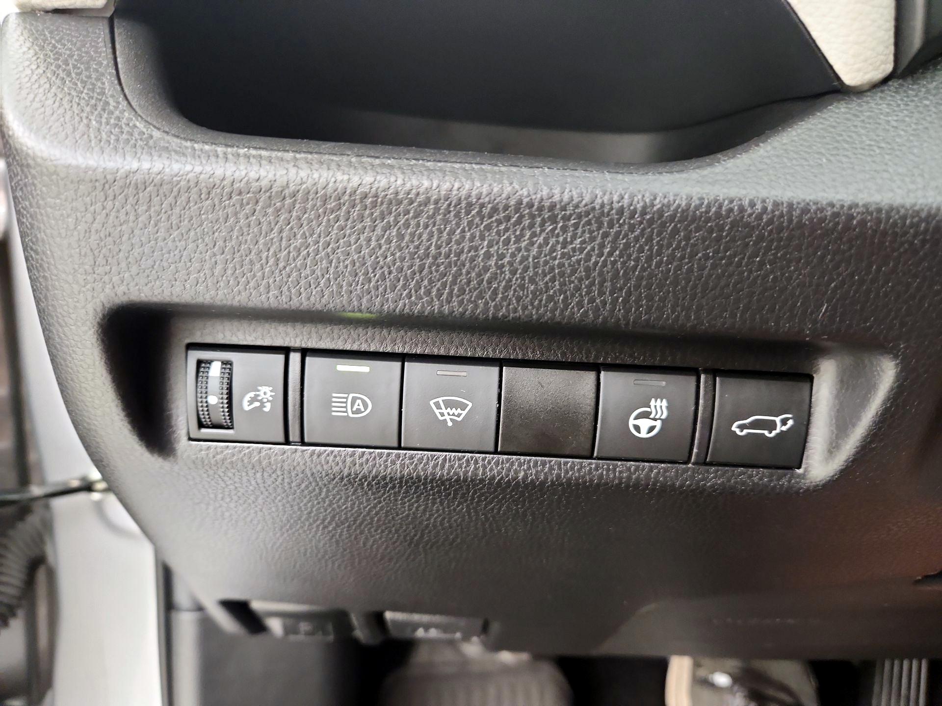 Thumbnail: 2021 Toyota RAV4 - 13