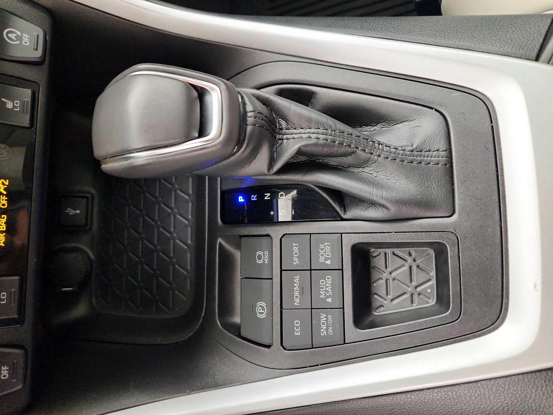 Thumbnail: 2021 Toyota RAV4 - 17