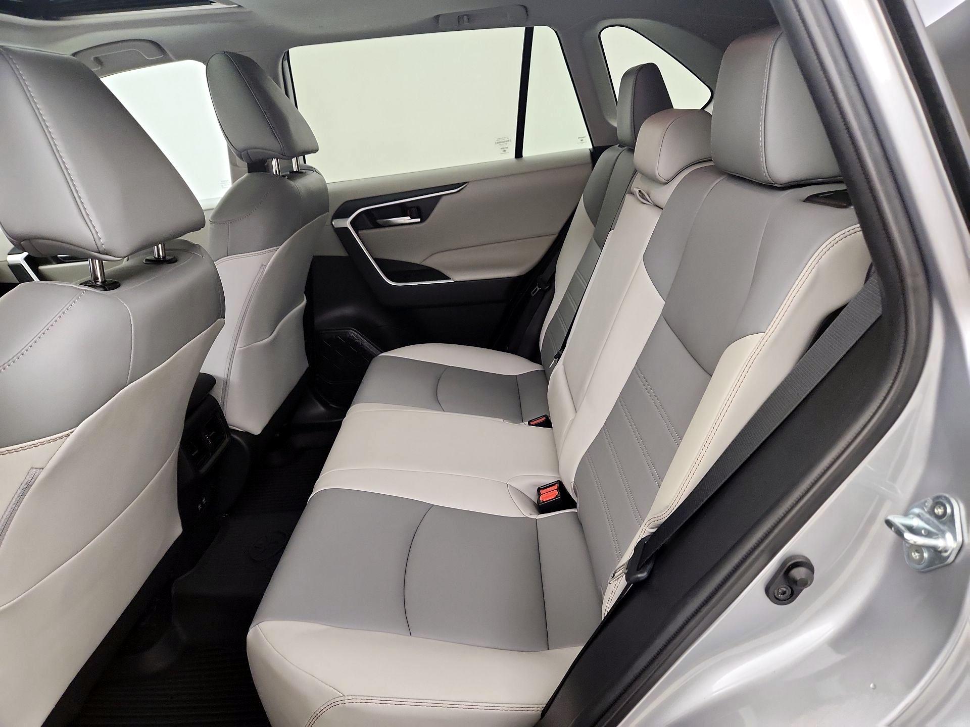 Thumbnail: 2021 Toyota RAV4 - 20