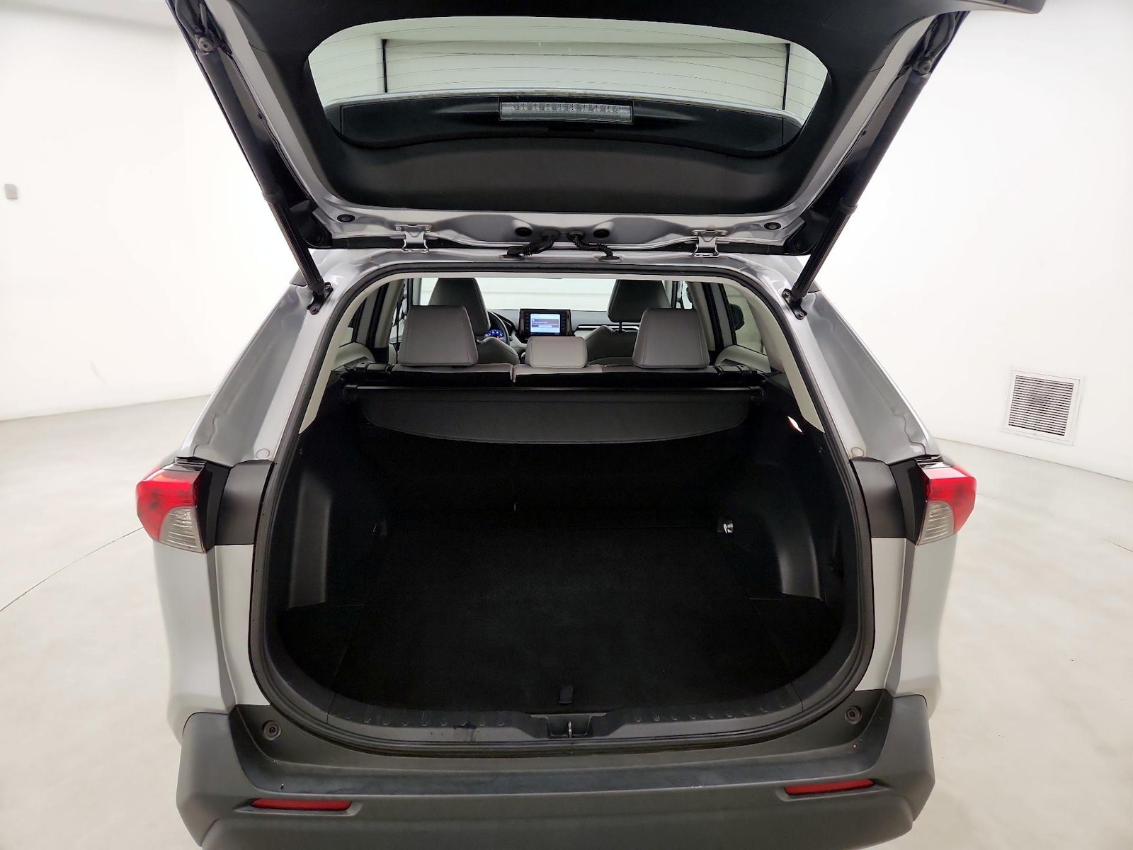 2021 Toyota RAV4 XLE Premium - Photo 22