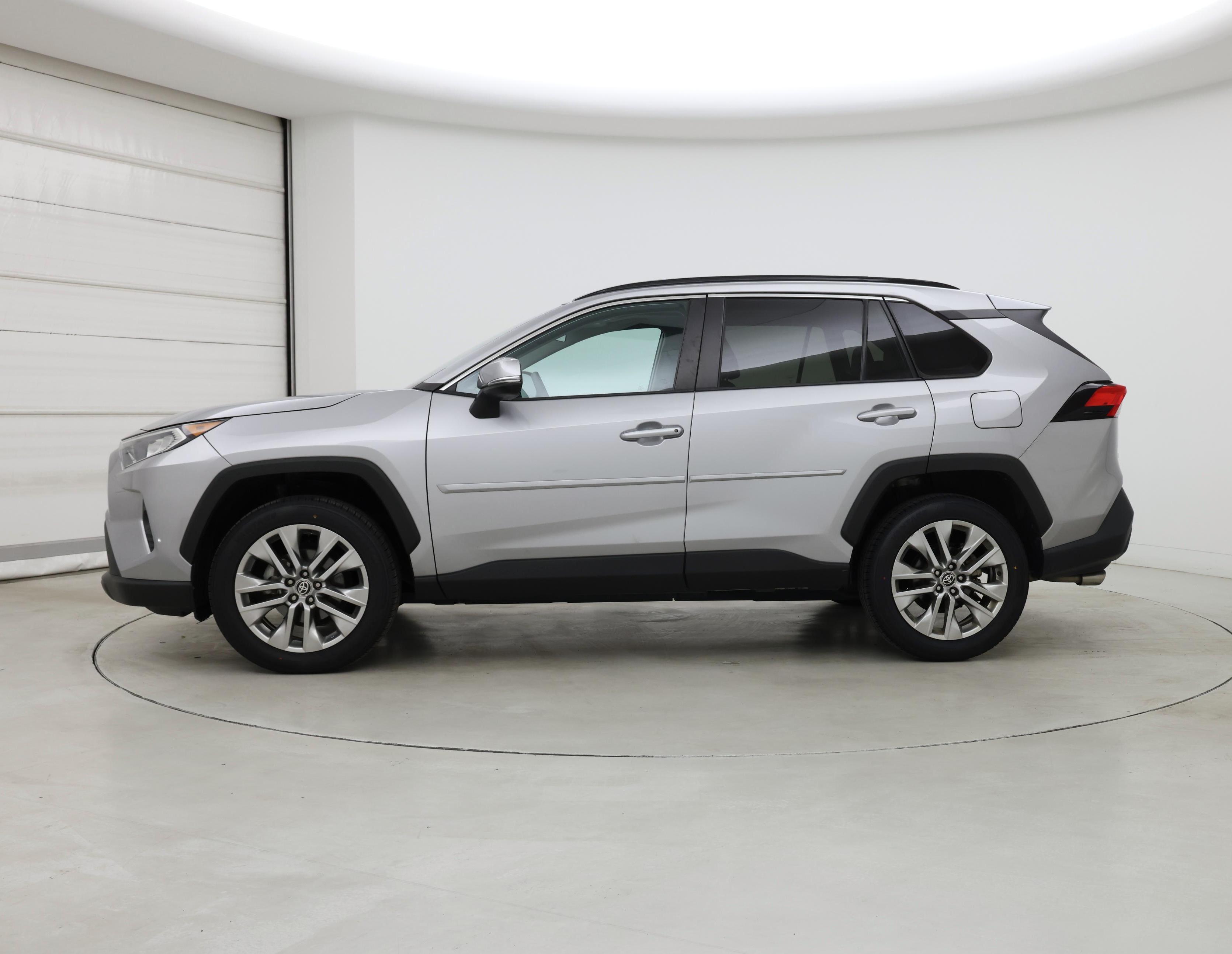 Thumbnail: 2021 Toyota RAV4 - 3