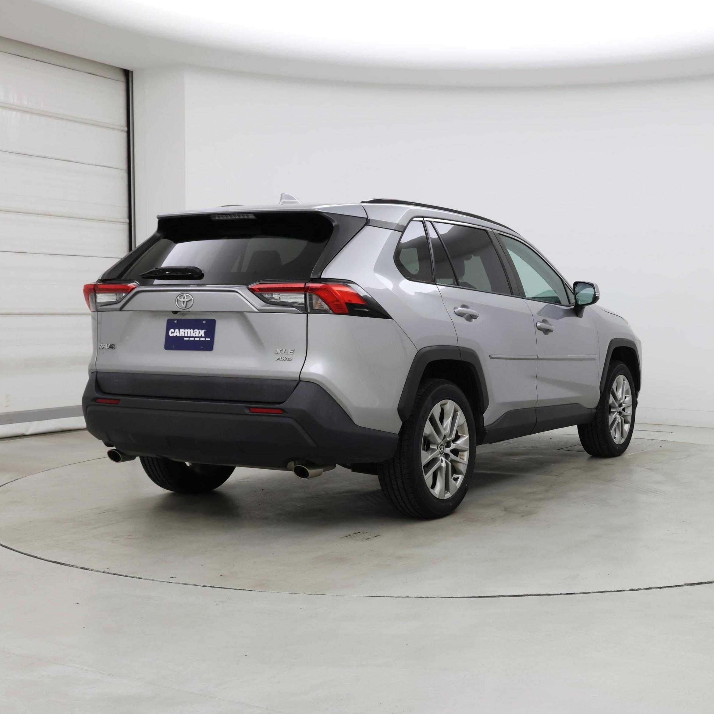Thumbnail: 2021 Toyota RAV4 - 8
