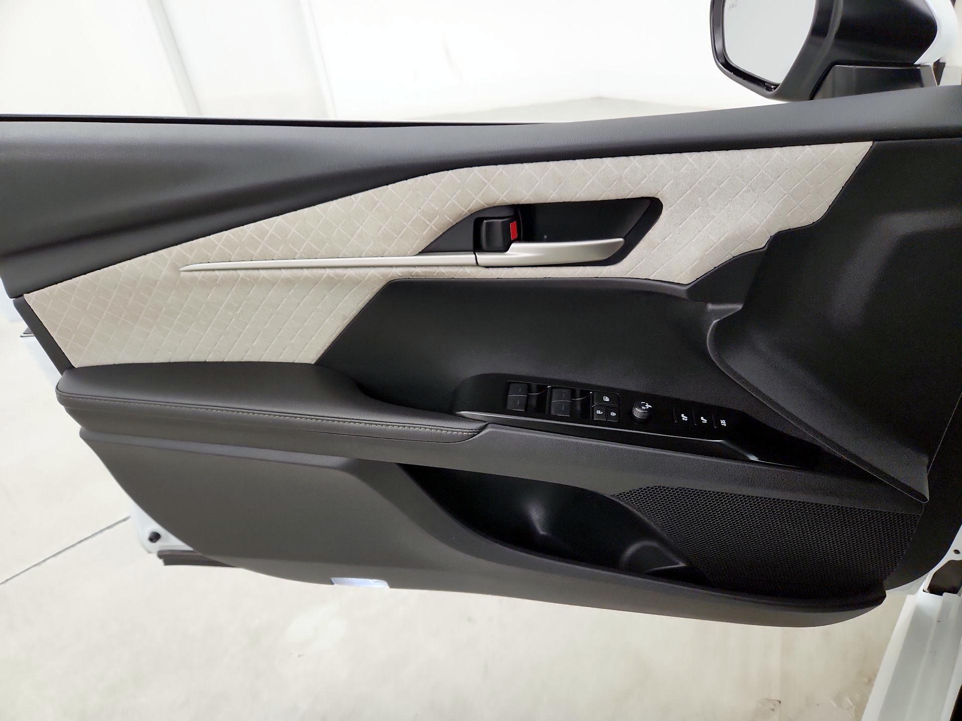 Thumbnail: 2025 Toyota Camry - 12