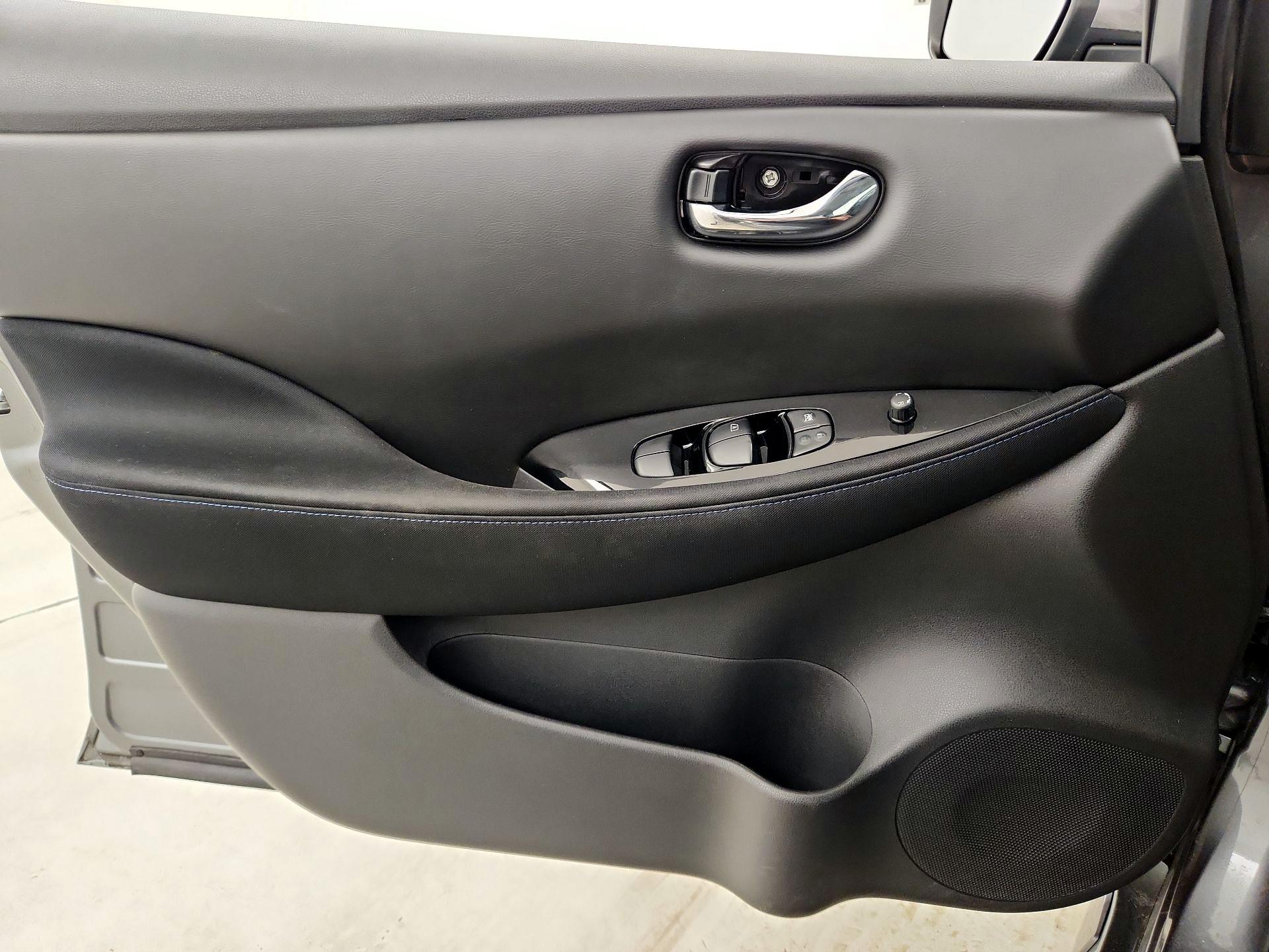 Thumbnail: 2020 Nissan Leaf - 12