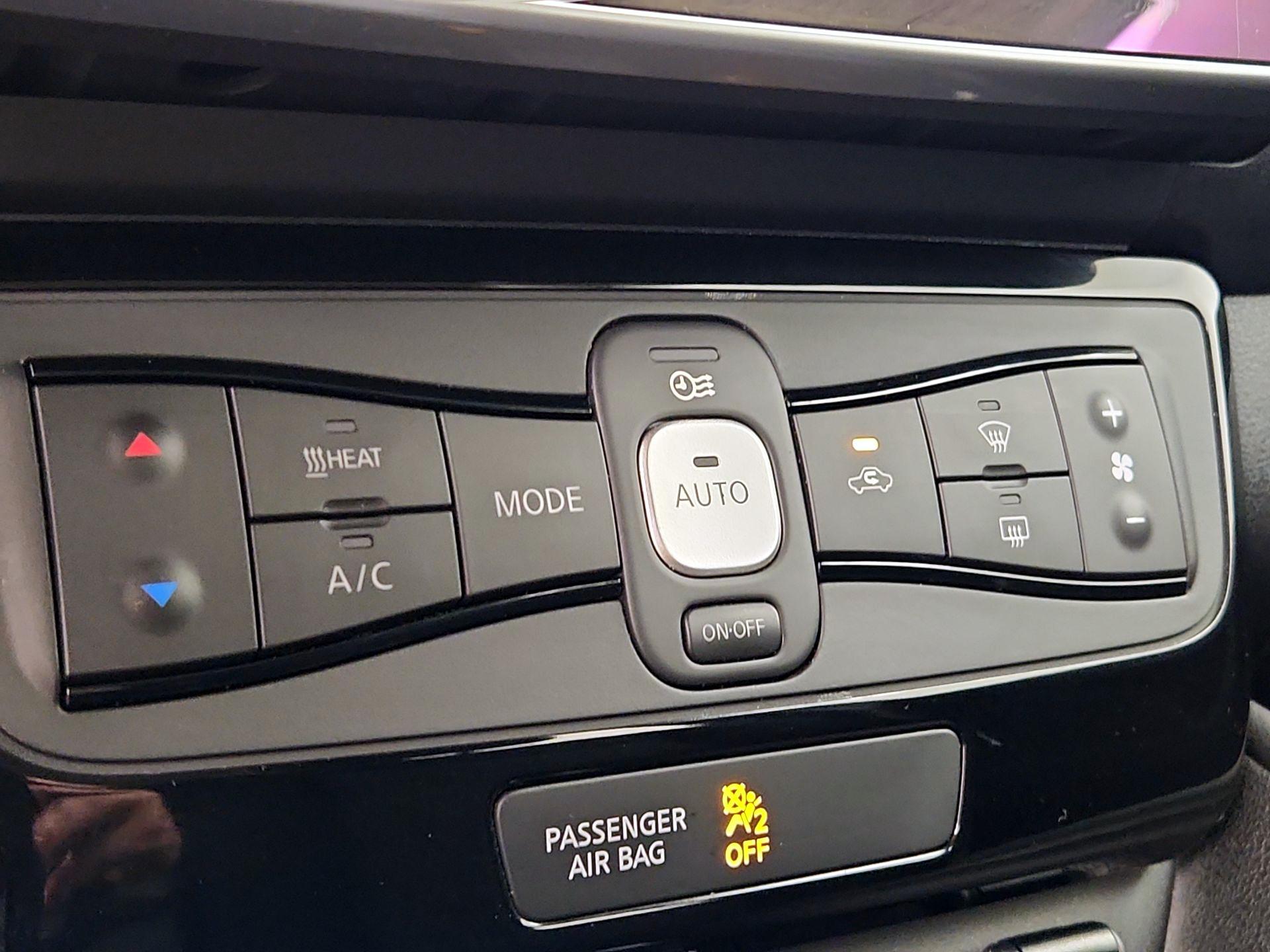 Thumbnail: 2020 Nissan Leaf - 17