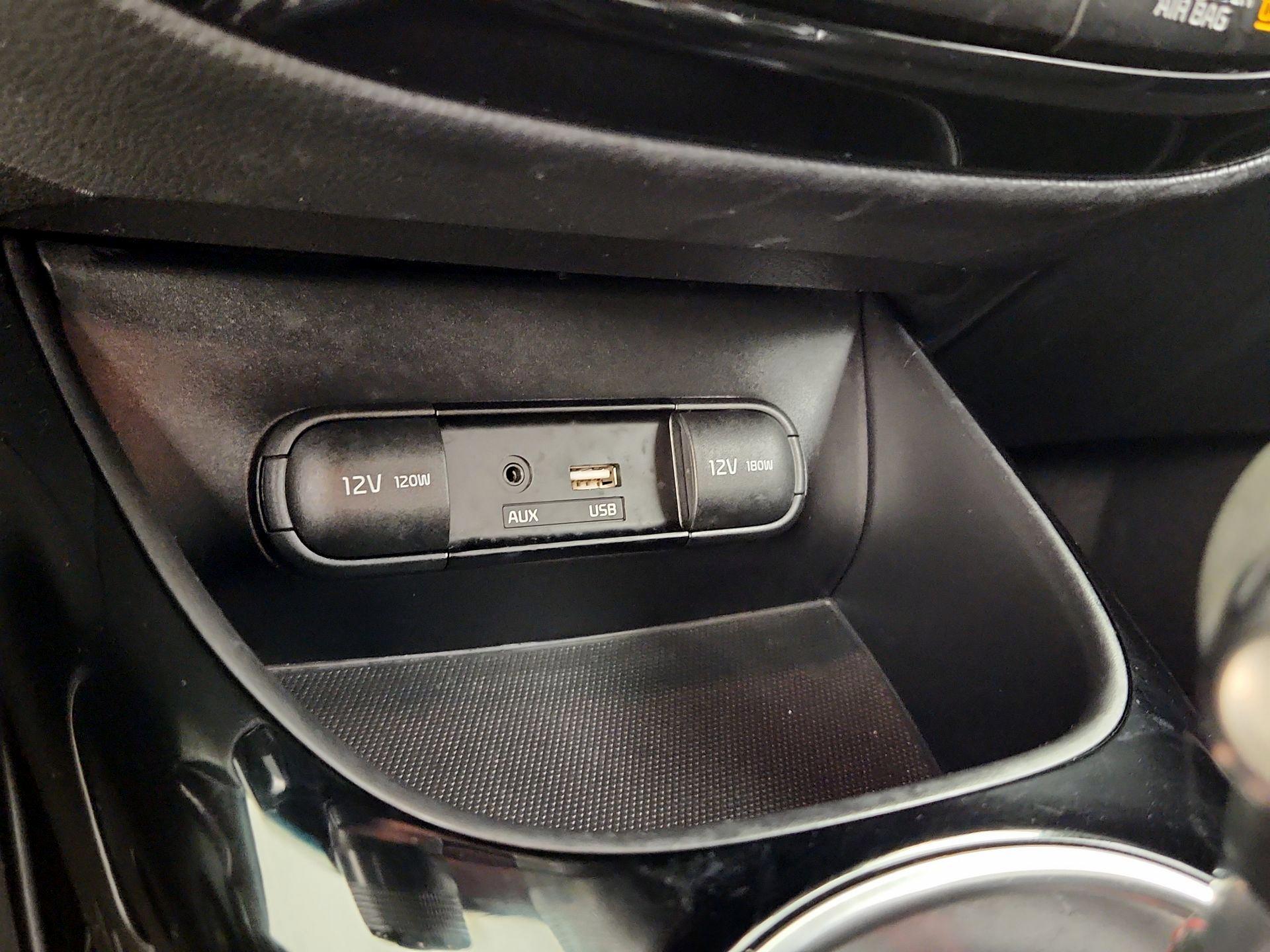 Thumbnail: 2016 Kia Soul - 16