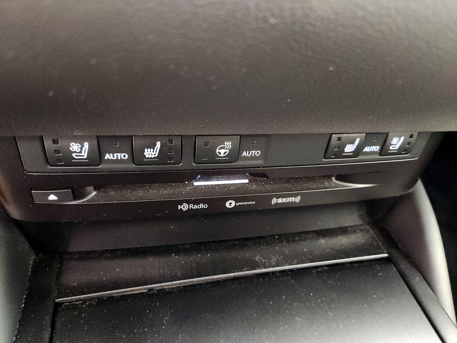 Thumbnail: 2021 Lexus ES - 17