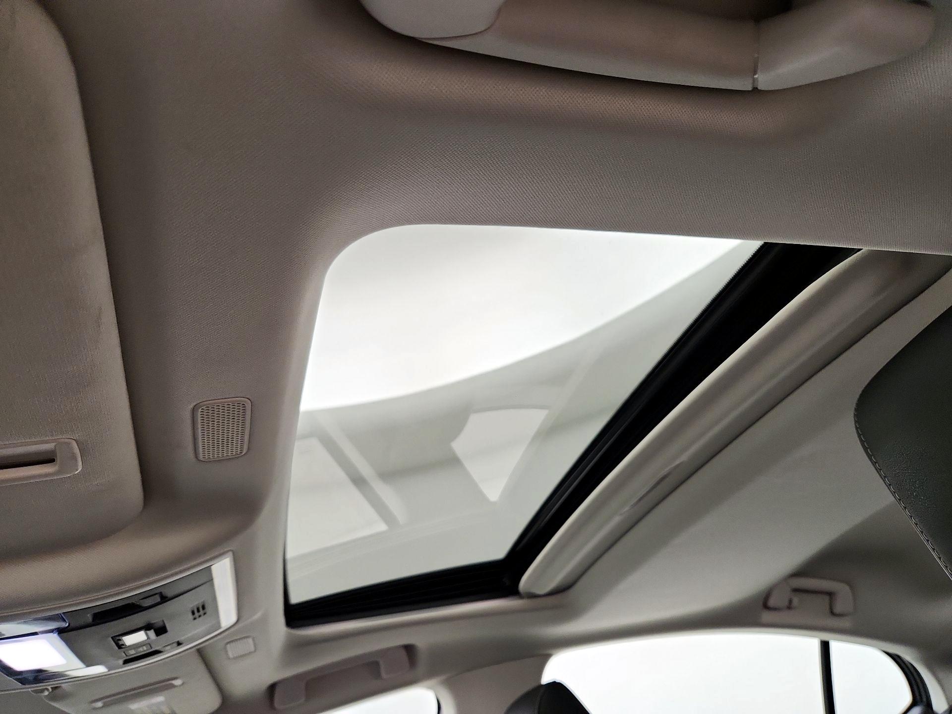 Thumbnail: 2021 Lexus ES - 20