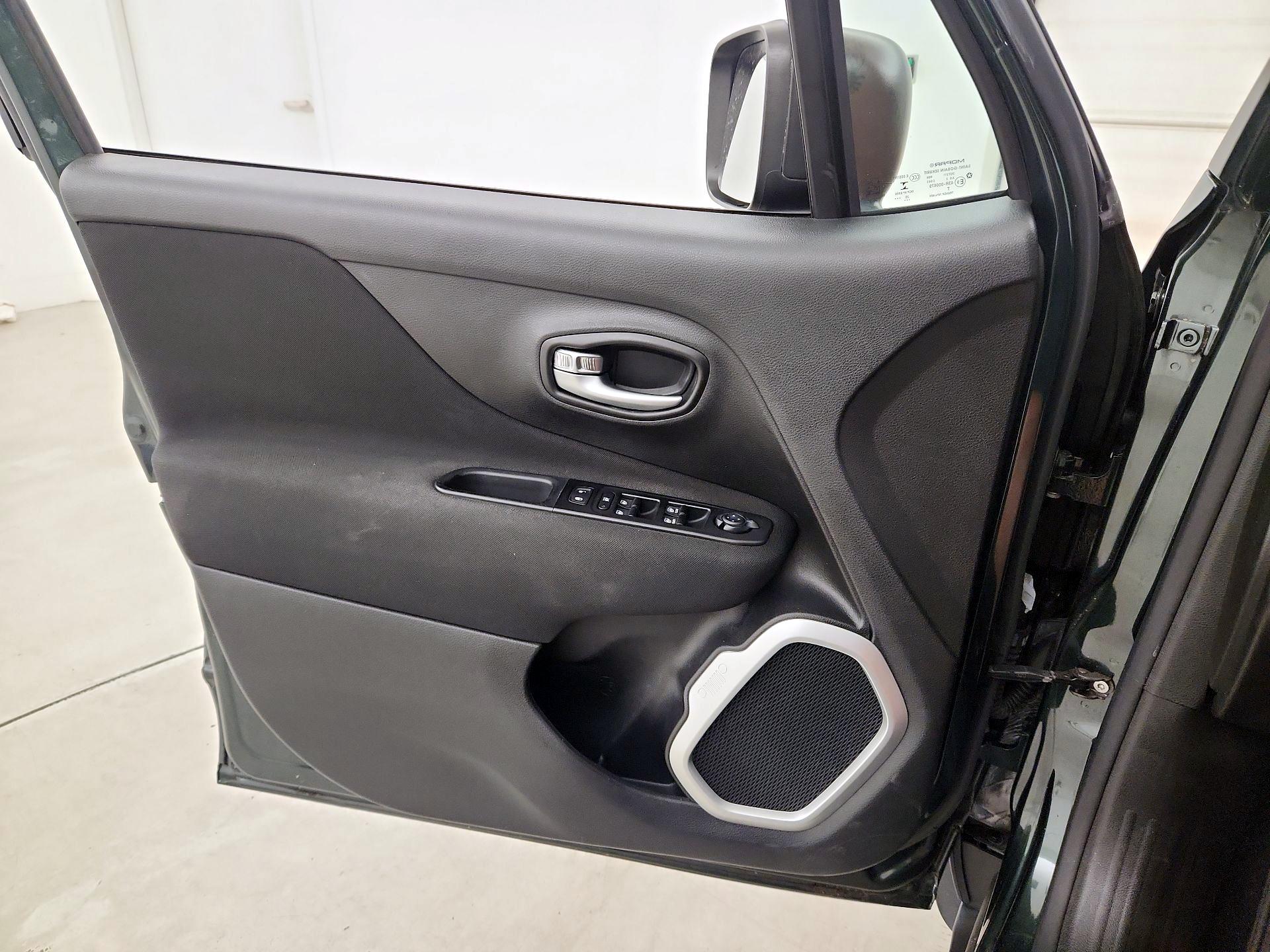 Thumbnail: 2021 Jeep Renegade - 12