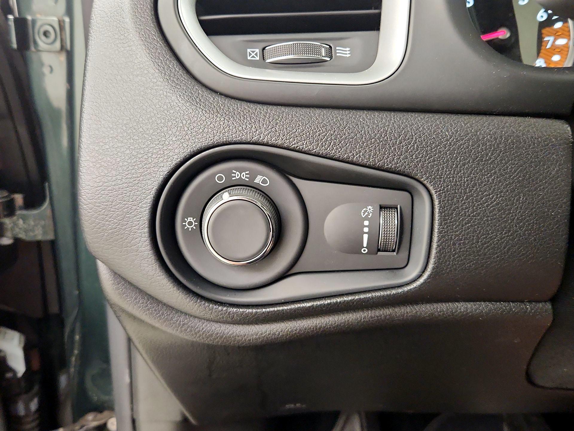 Thumbnail: 2021 Jeep Renegade - 13