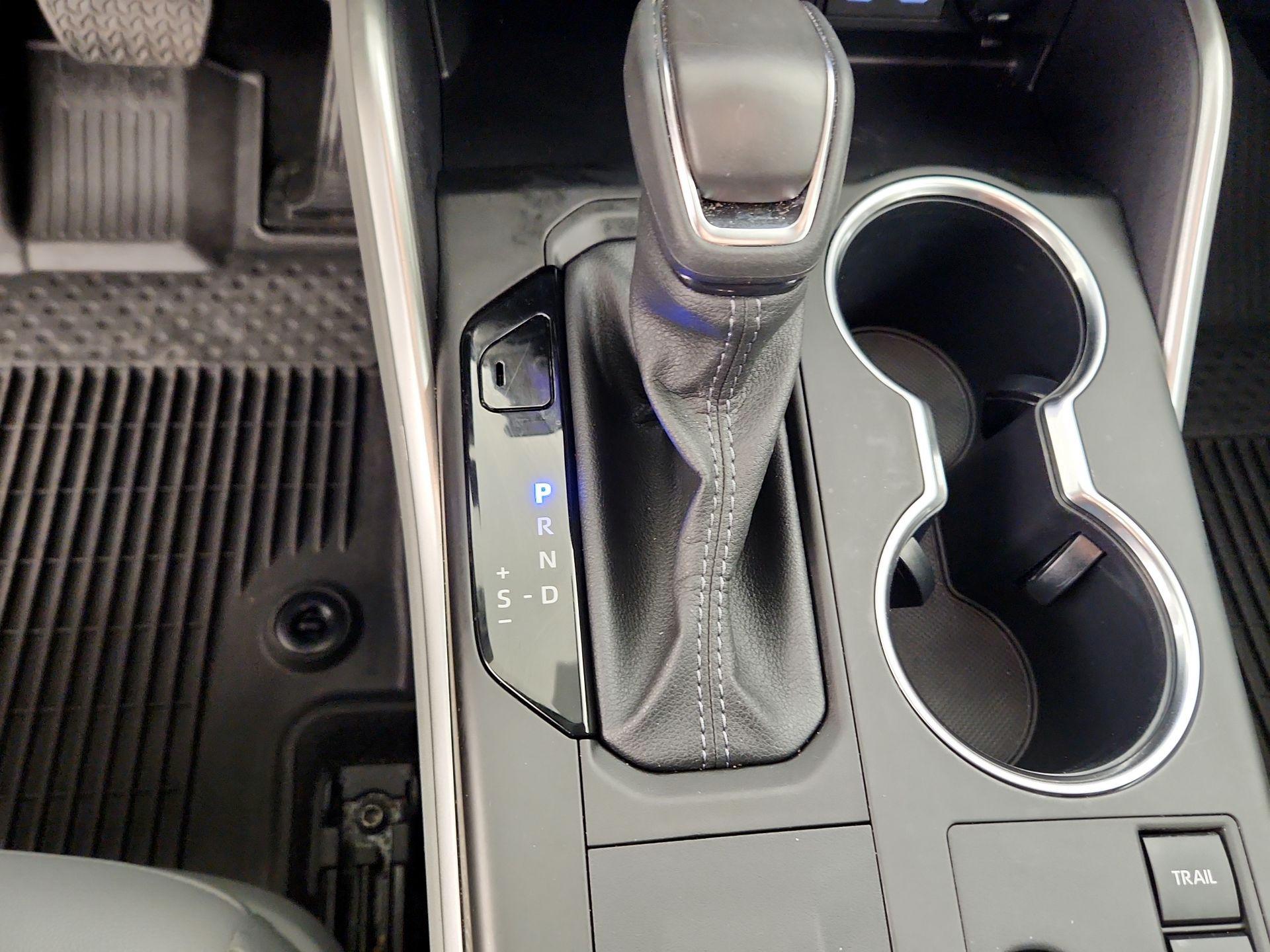 Thumbnail: 2023 Toyota Highlander - 15