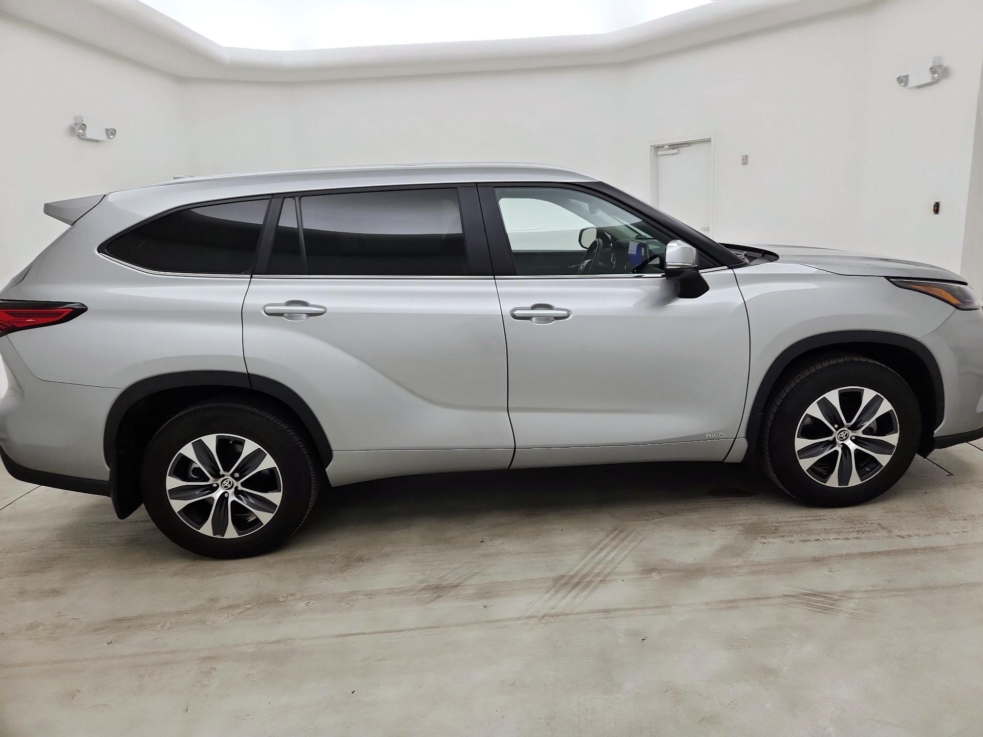 Thumbnail: 2023 Toyota Highlander - 4