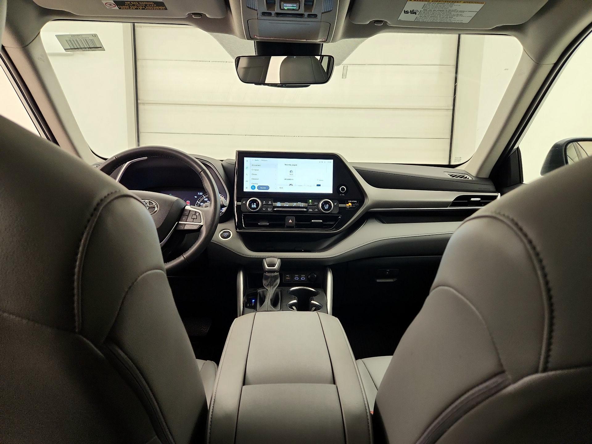 Thumbnail: 2023 Toyota Highlander - 8