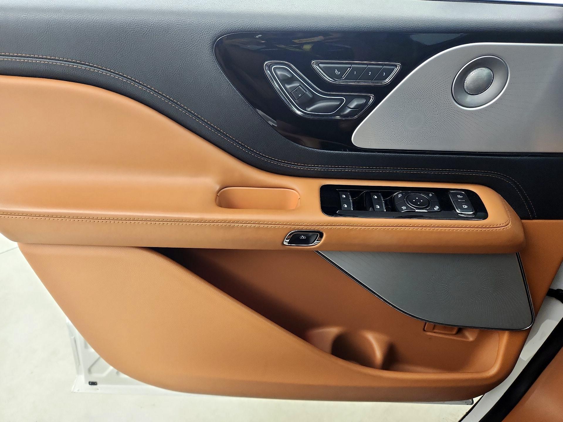 Thumbnail: 2021 Lincoln Aviator - 12