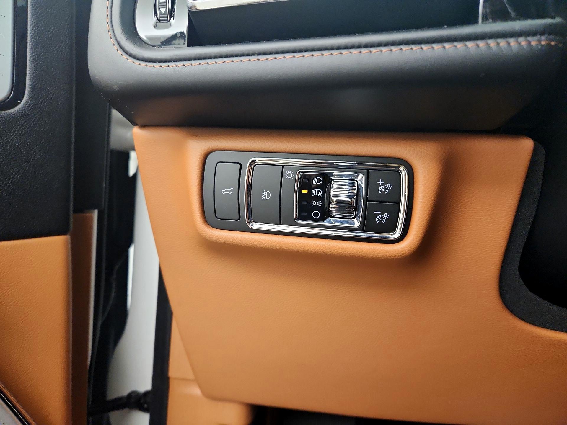 Thumbnail: 2021 Lincoln Aviator - 13