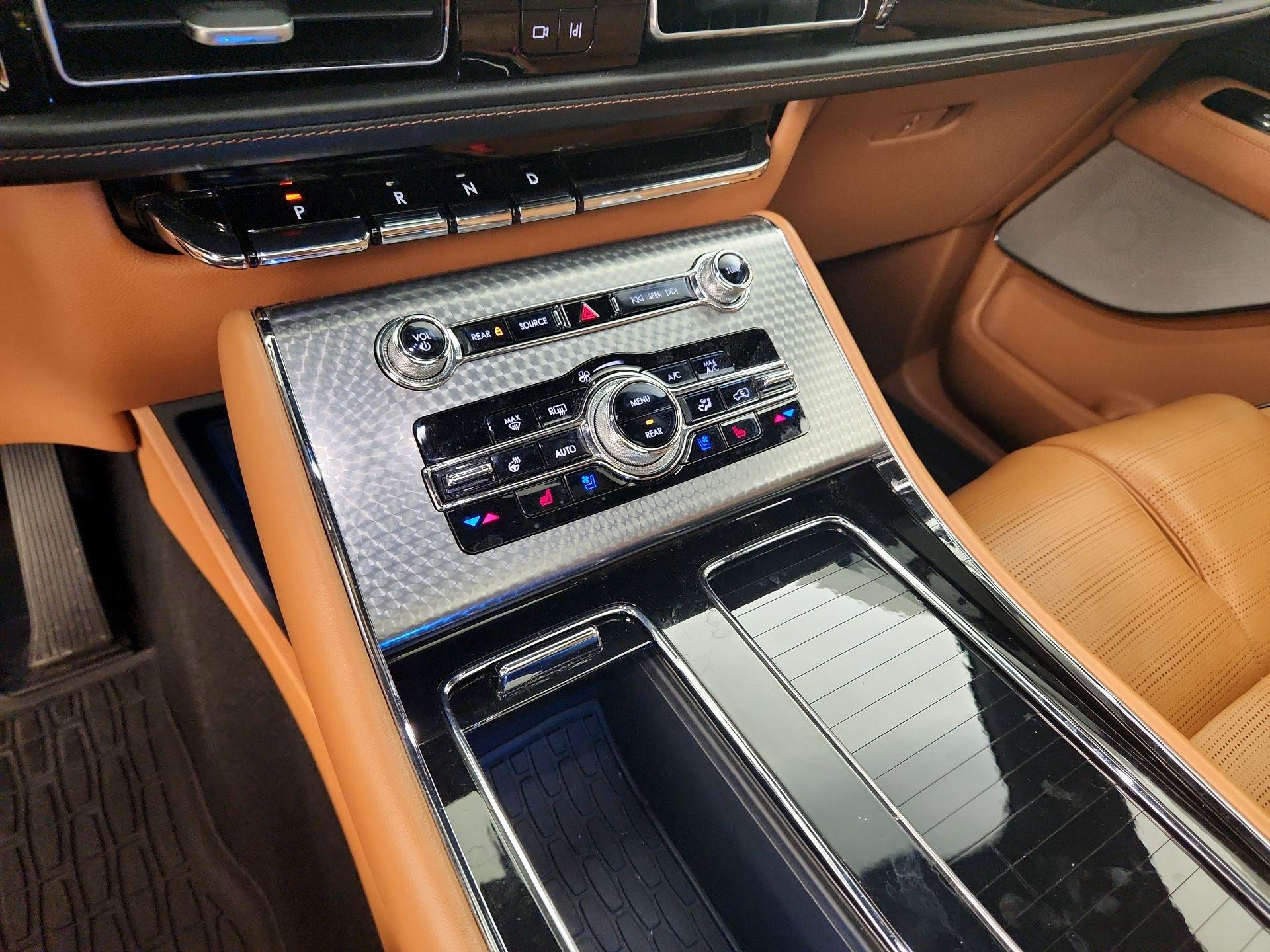 Thumbnail: 2021 Lincoln Aviator - 17