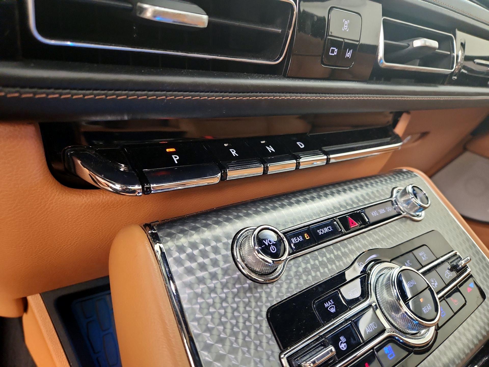 Thumbnail: 2021 Lincoln Aviator - 18