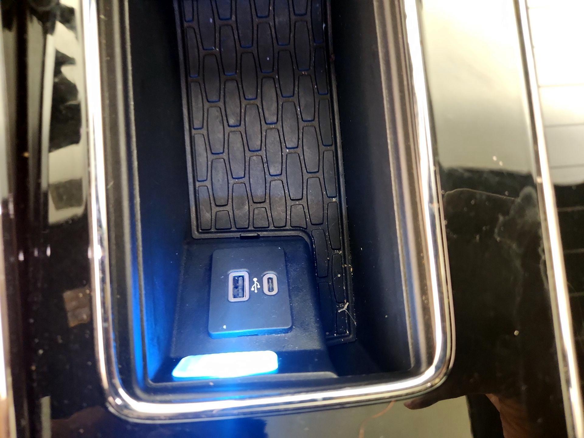 Thumbnail: 2021 Lincoln Aviator - 19