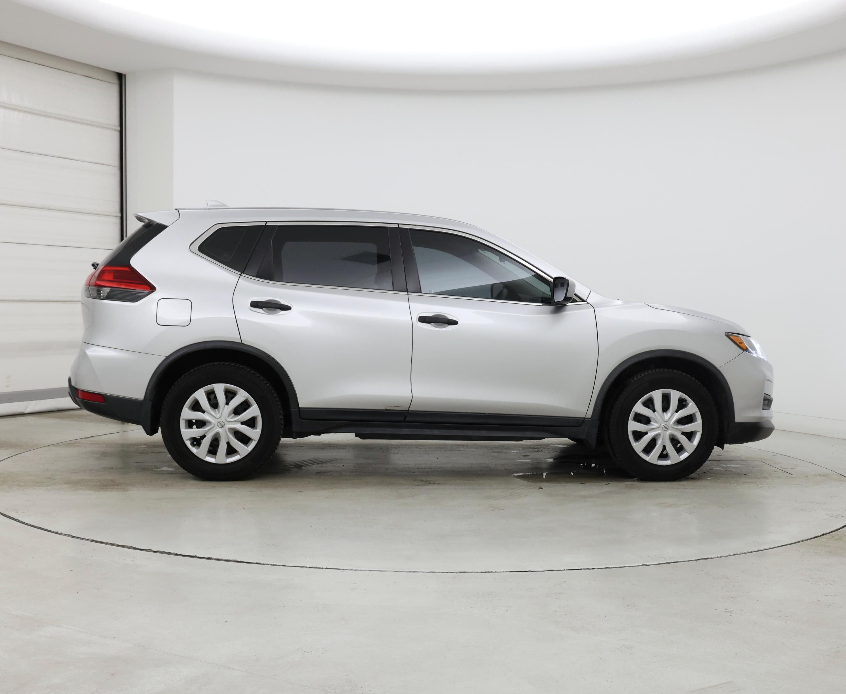 Thumbnail: 2017 Nissan Rogue - 7