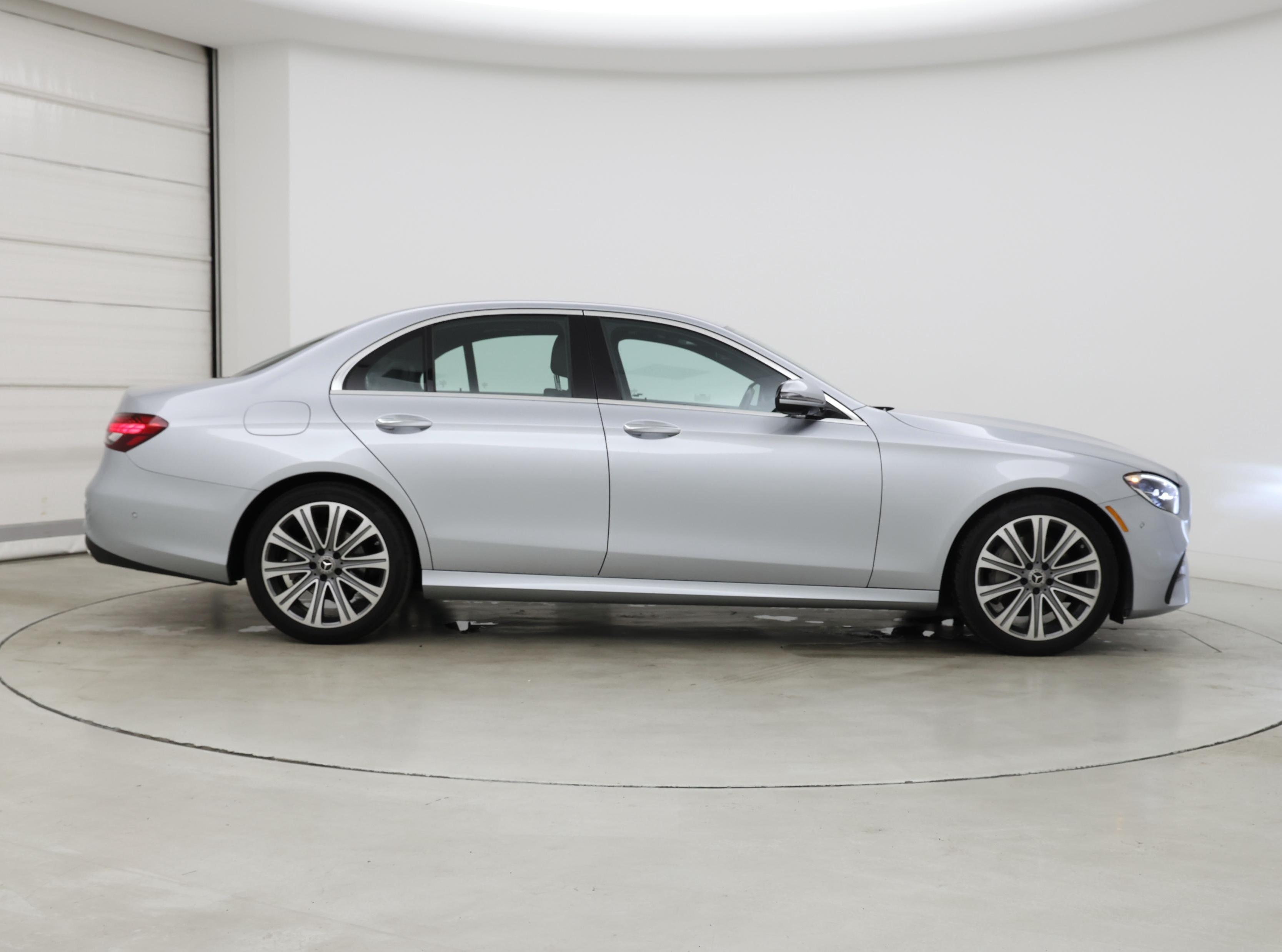 Thumbnail: 2022 Mercedes-Benz E-Class - 7