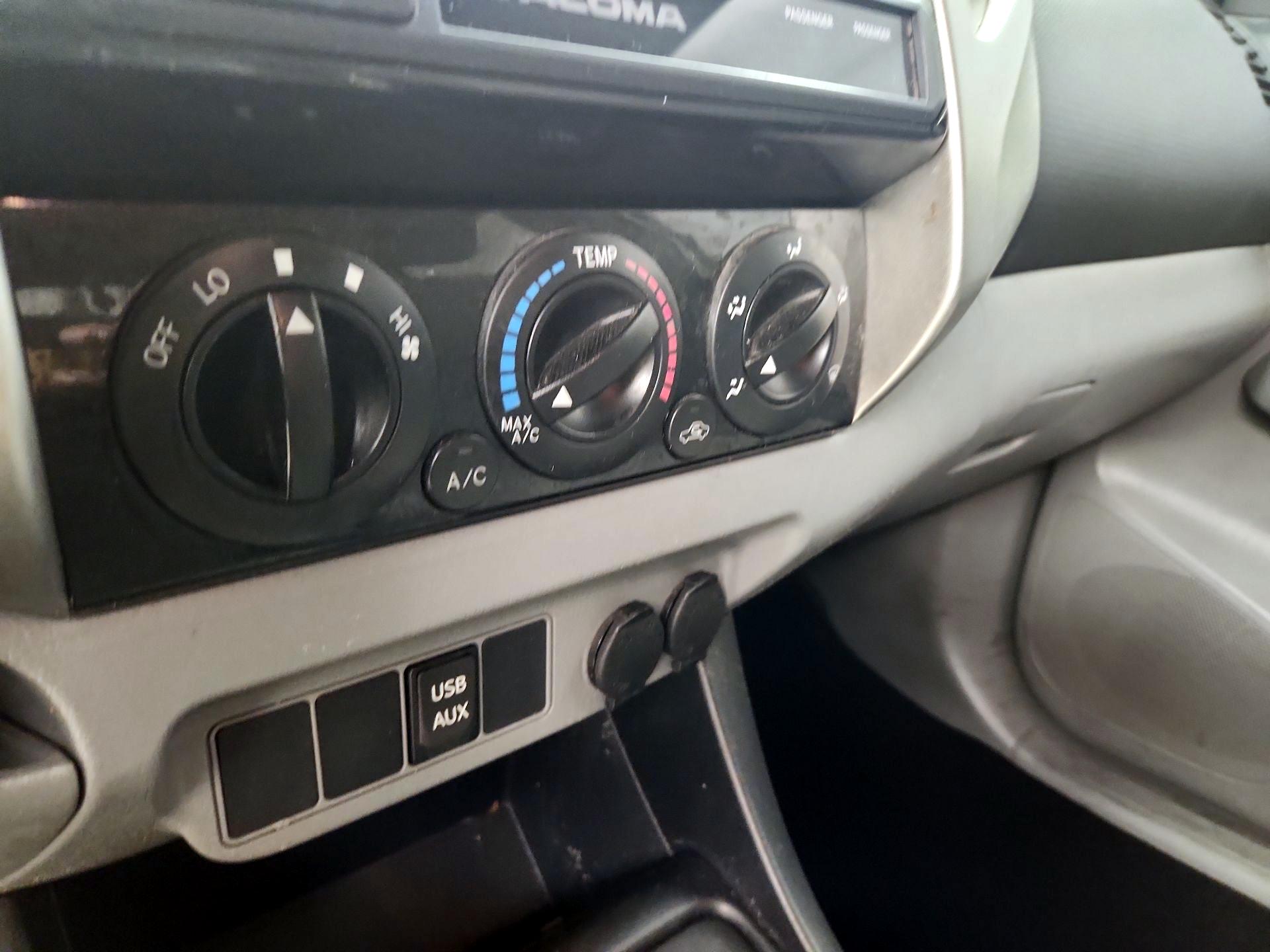 Thumbnail: 2015 Toyota Tacoma - 16