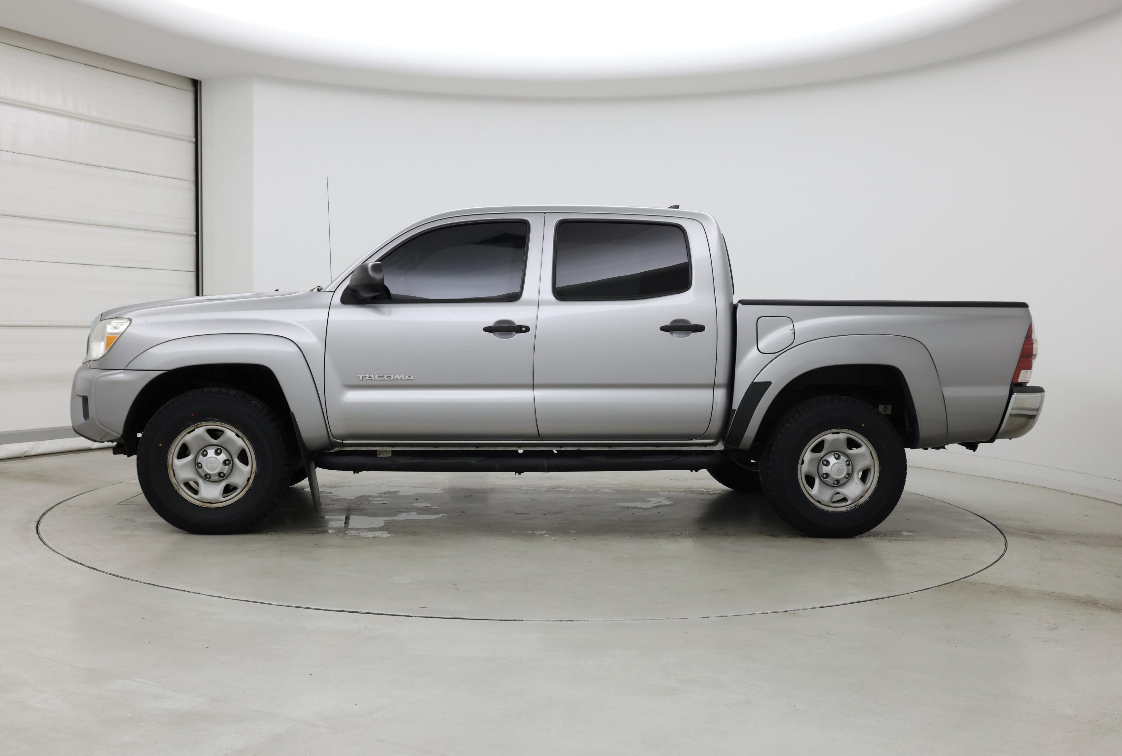 Thumbnail: 2015 Toyota Tacoma - 3