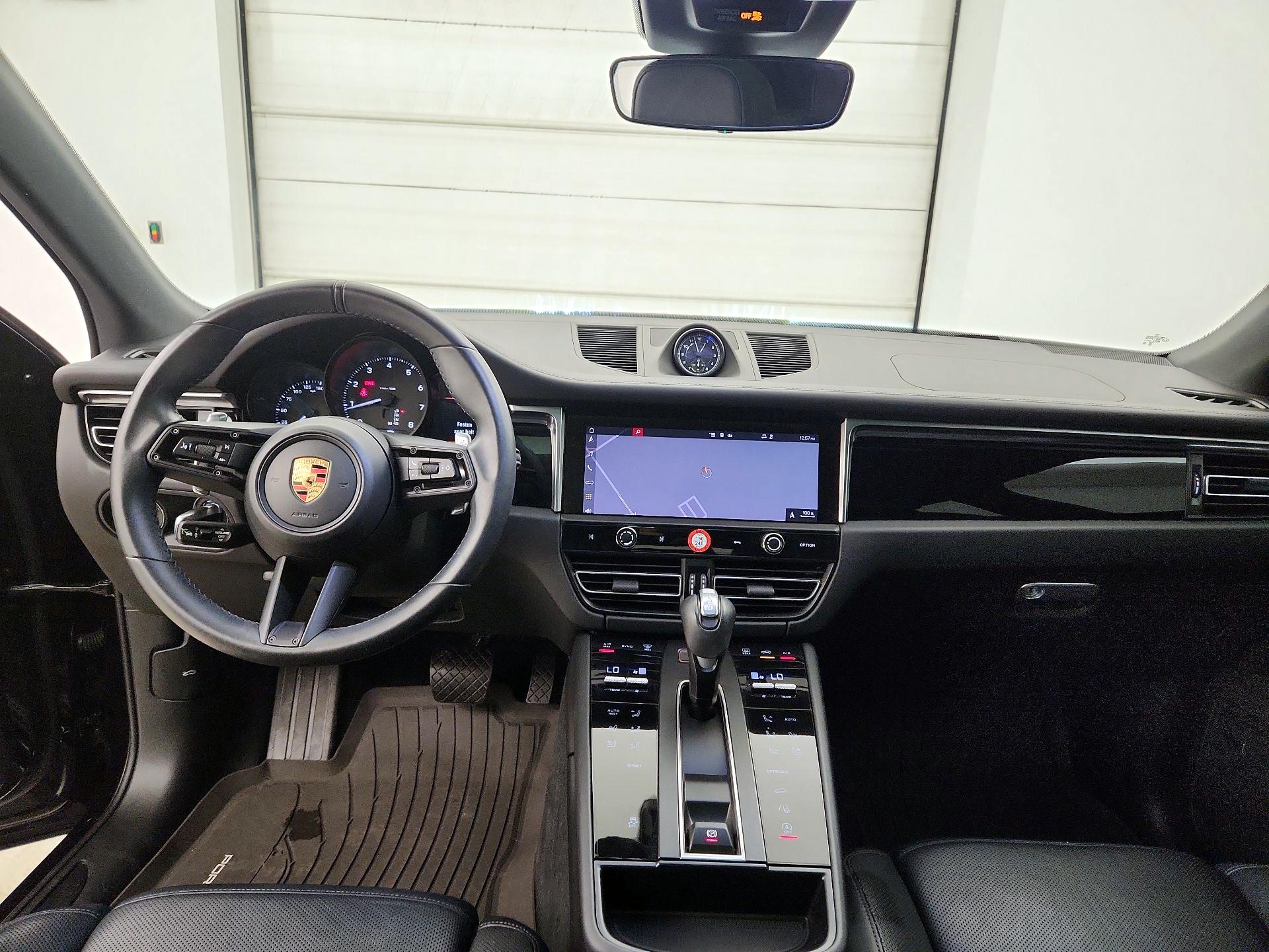 Thumbnail: 2024 Porsche Macan - 9