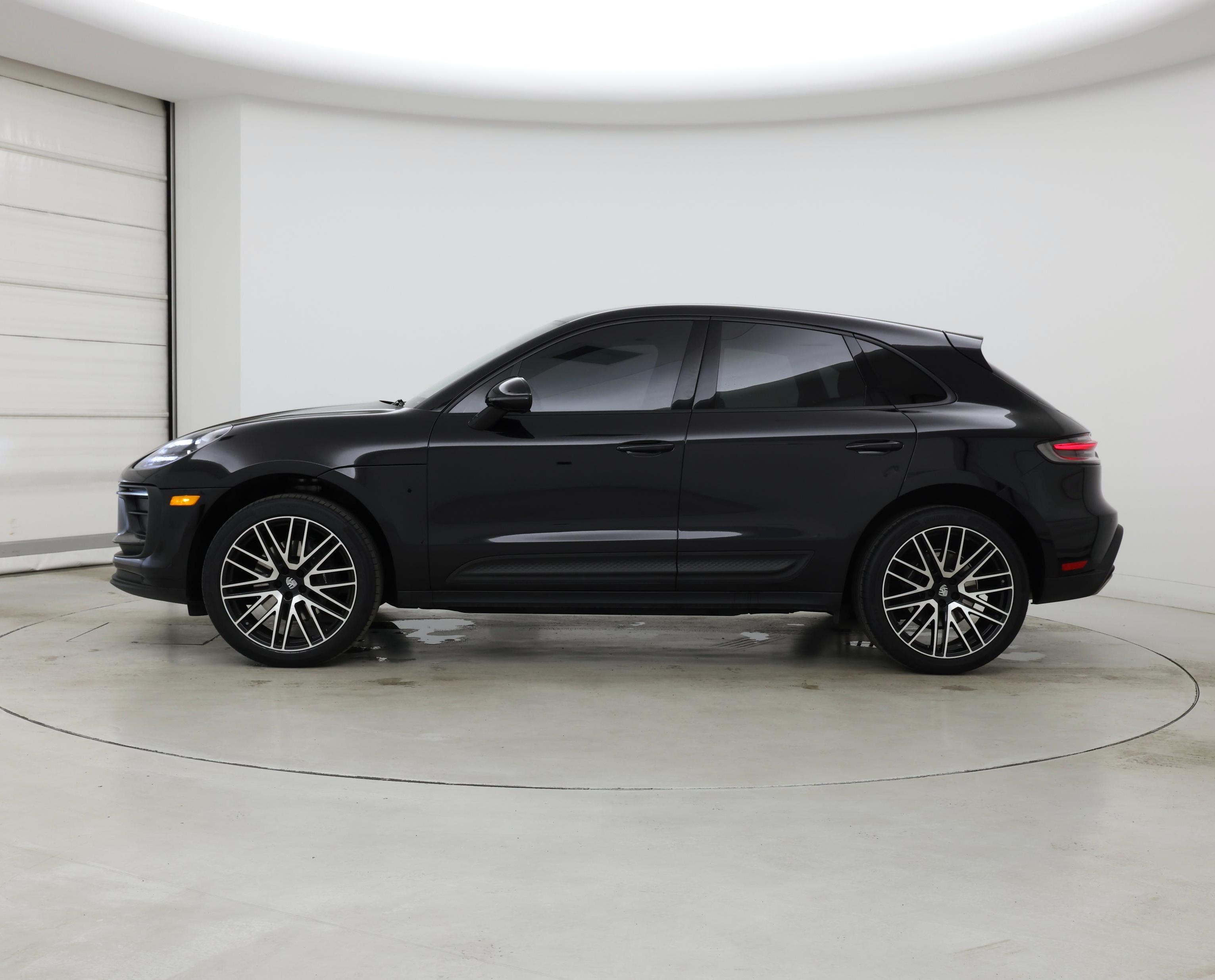 Thumbnail: 2024 Porsche Macan - 3