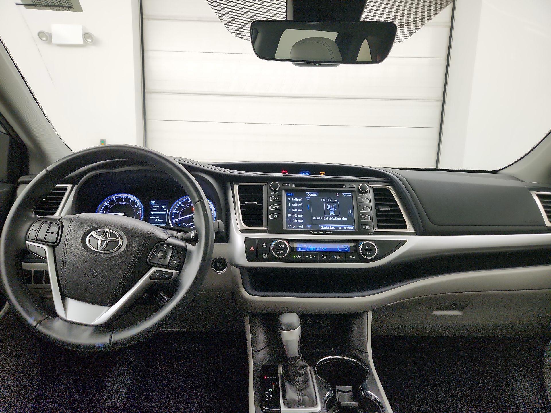 Thumbnail: 2019 Toyota Highlander - 9